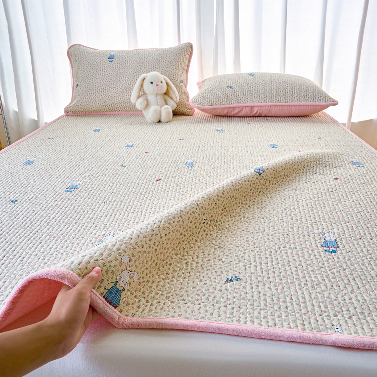 91家纺网 家纺一手货源 找家纺 X猫先生 2025新款棉加绒床垫一面全棉一面牛奶绒床褥垫软床垫床盖四季通用 奶呼小兔（A棉B绒）