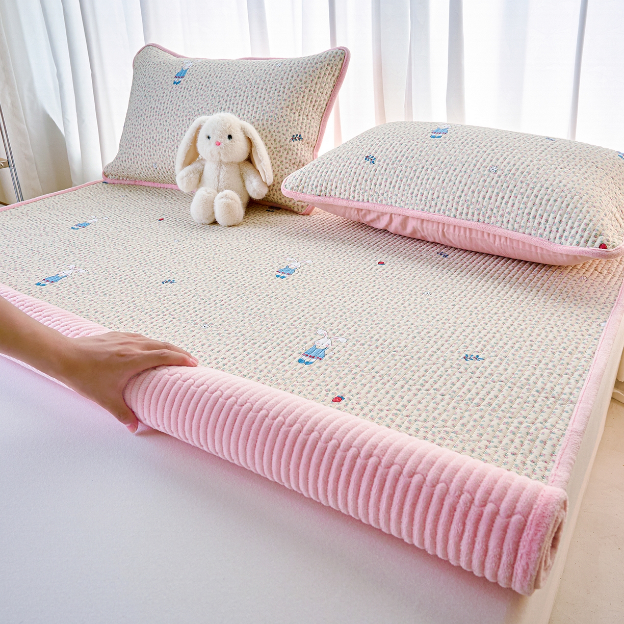 91家纺网 家纺一手货源 找家纺 X猫先生 2025新款棉加绒床垫一面全棉一面牛奶绒床褥垫软床垫床盖四季通用 奶呼小兔（A棉B绒）