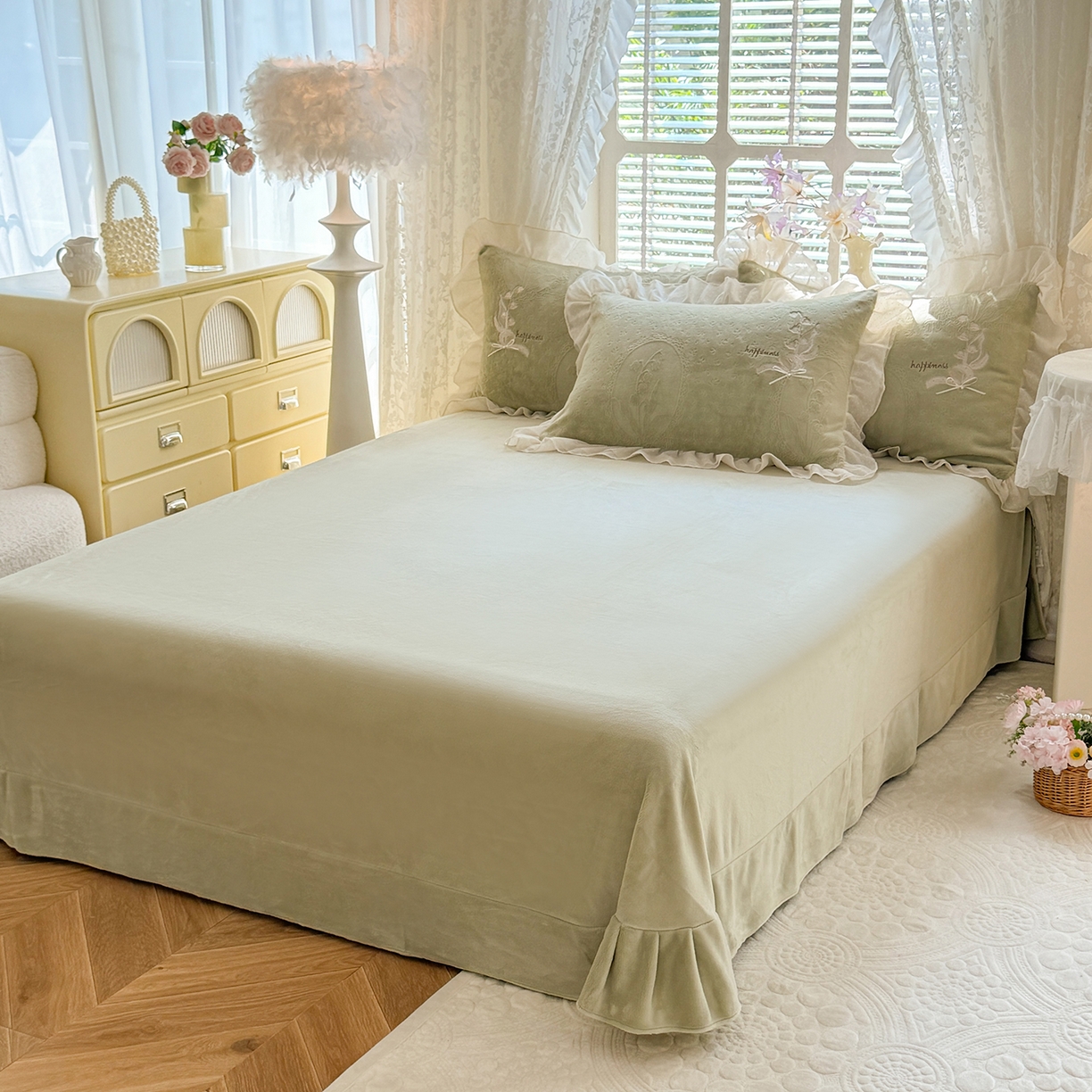 91家纺网 家纺一手货源 找家纺 （总）艾唯希家纺 2025新款韩版全消光雕花绒花边四件套牛奶绒-铃兰花边系列