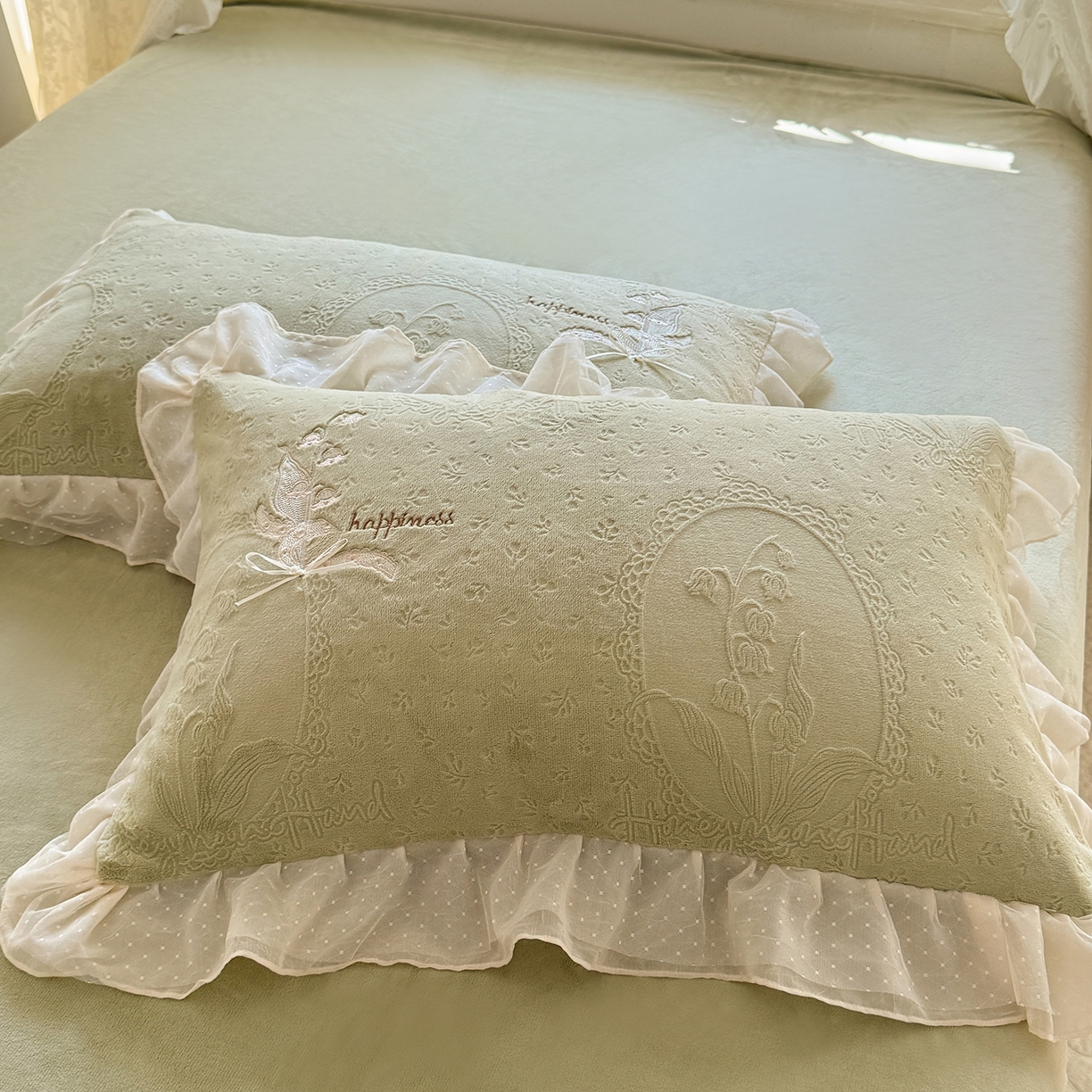 91家纺网 家纺一手货源 找家纺 （总）艾唯希家纺 2025新款韩版全消光雕花绒花边四件套牛奶绒-铃兰花边系列