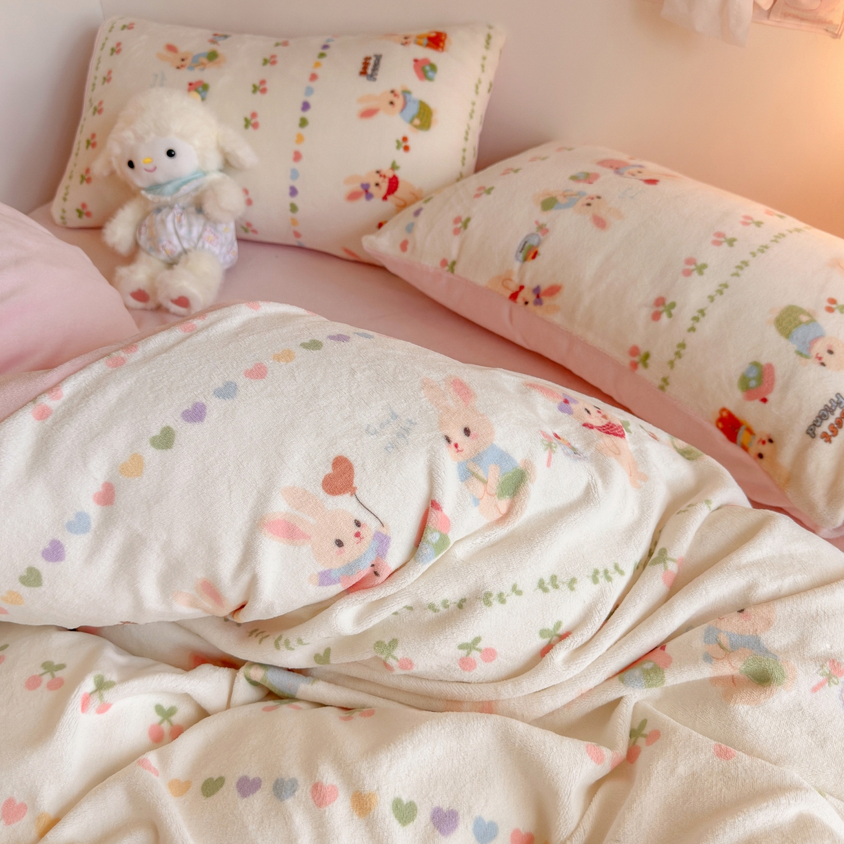 91家纺网 家纺一手货源 找家纺 初念 2025新款加厚高克重保暖可爱系牛奶绒床品套件系列（小红书推荐）（提供买家秀） 小兔派对