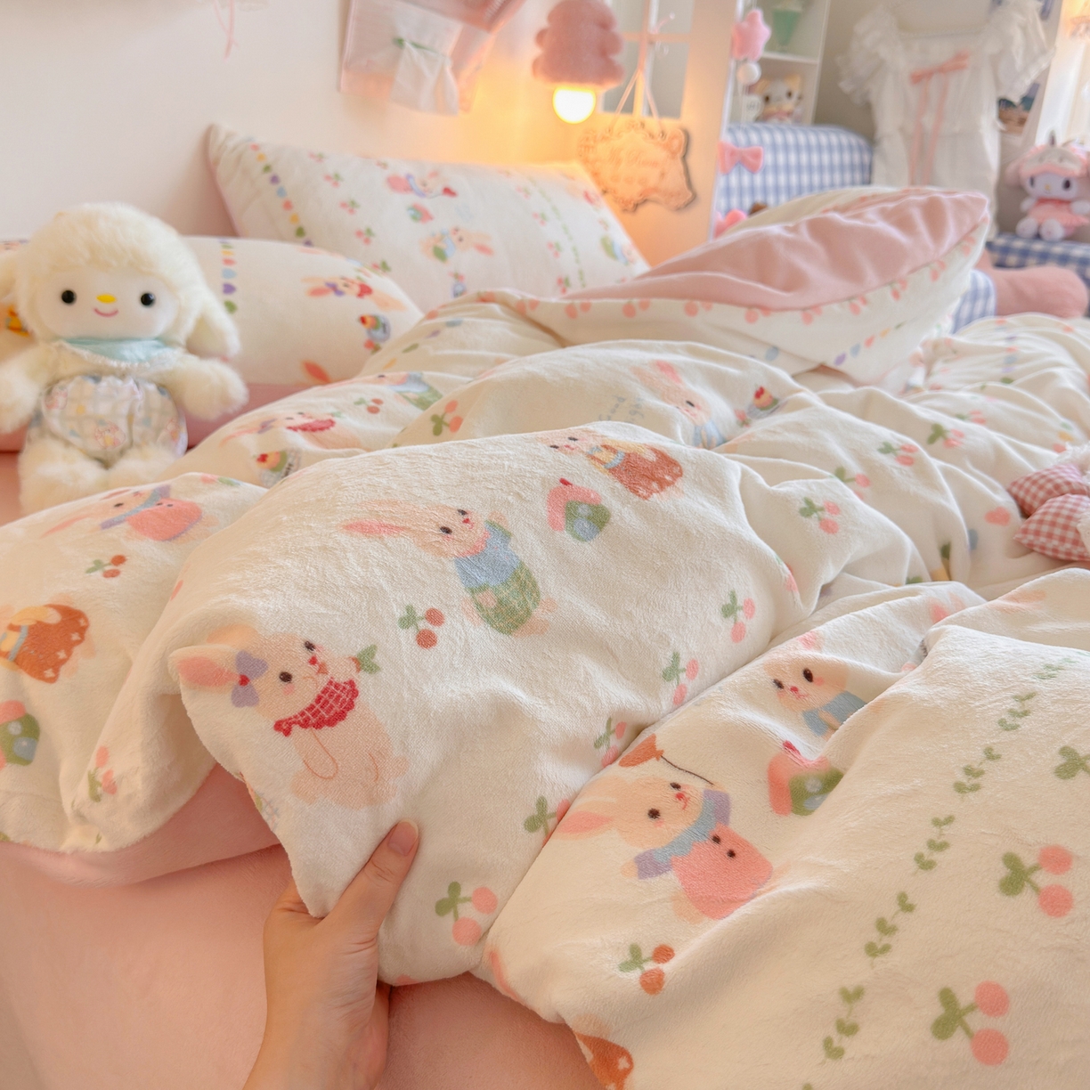 91家纺网 家纺一手货源 找家纺 初念 2025新款加厚高克重保暖可爱系牛奶绒床品套件系列（小红书推荐）（提供买家秀） 小兔派对