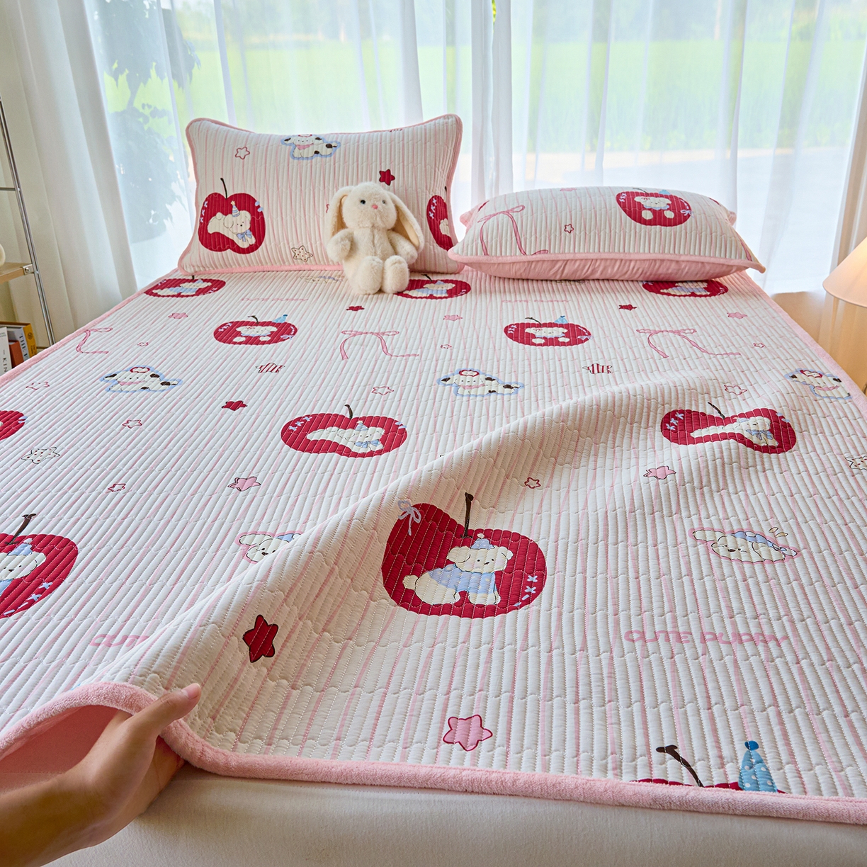 91家纺网 家纺一手货源 找家纺 X猫先生 2025新款棉加绒床垫一面全棉一面牛奶绒床褥垫软床垫床盖四季通用 甜心苹果派（A棉B绒）