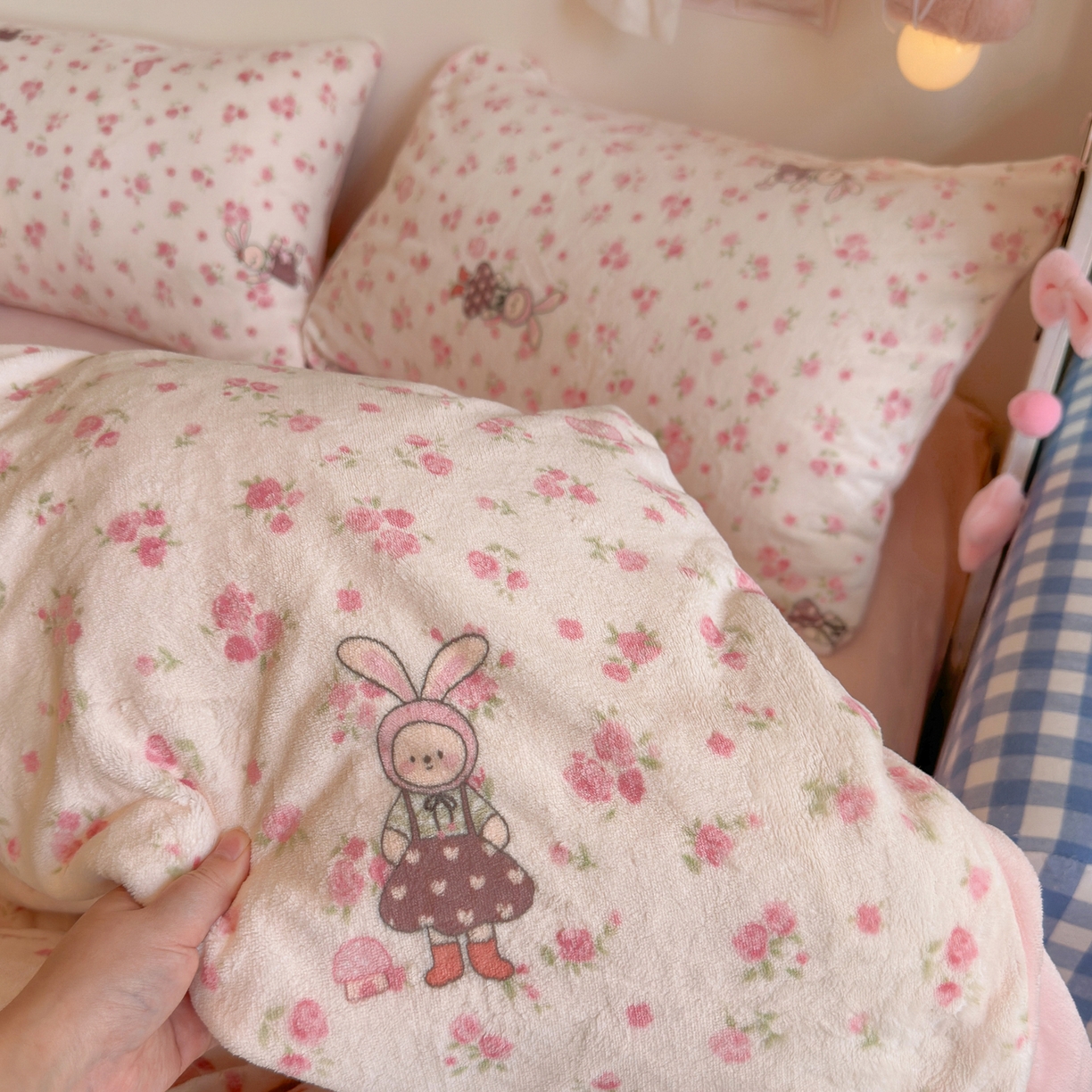 91家纺网 家纺一手货源 找家纺 初念 2025新款加厚高克重保暖可爱系牛奶绒床品套件系列（小红书推荐）（提供买家秀） 小兔舞