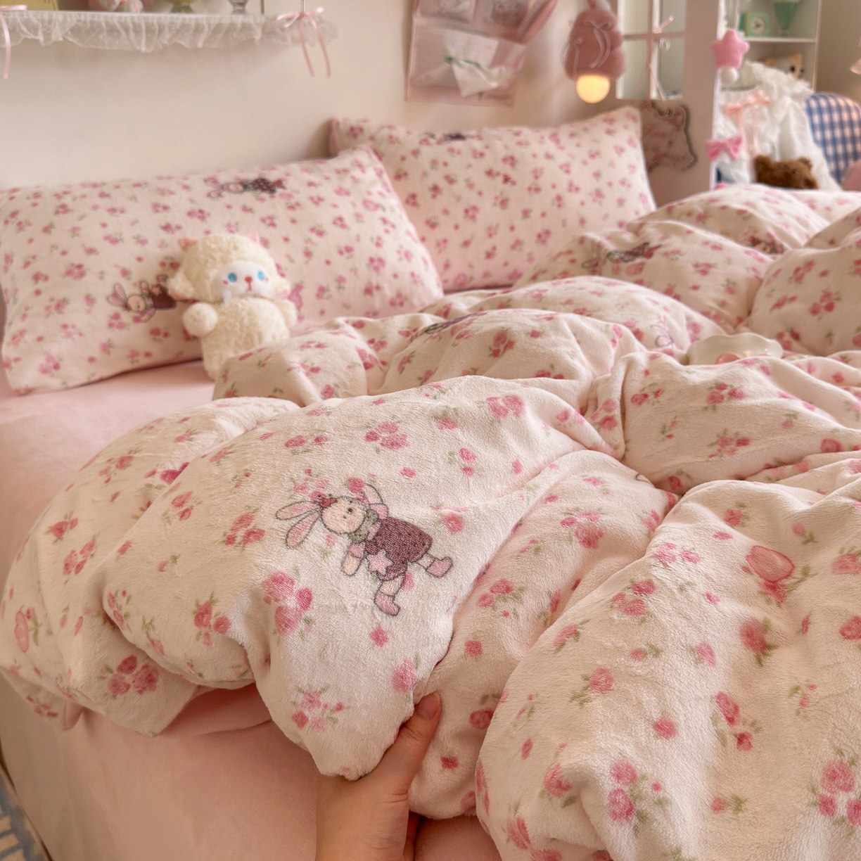 91家纺网 家纺一手货源 找家纺 初念 2025新款加厚高克重保暖可爱系牛奶绒床品套件系列（小红书推荐）（提供买家秀） 小兔舞