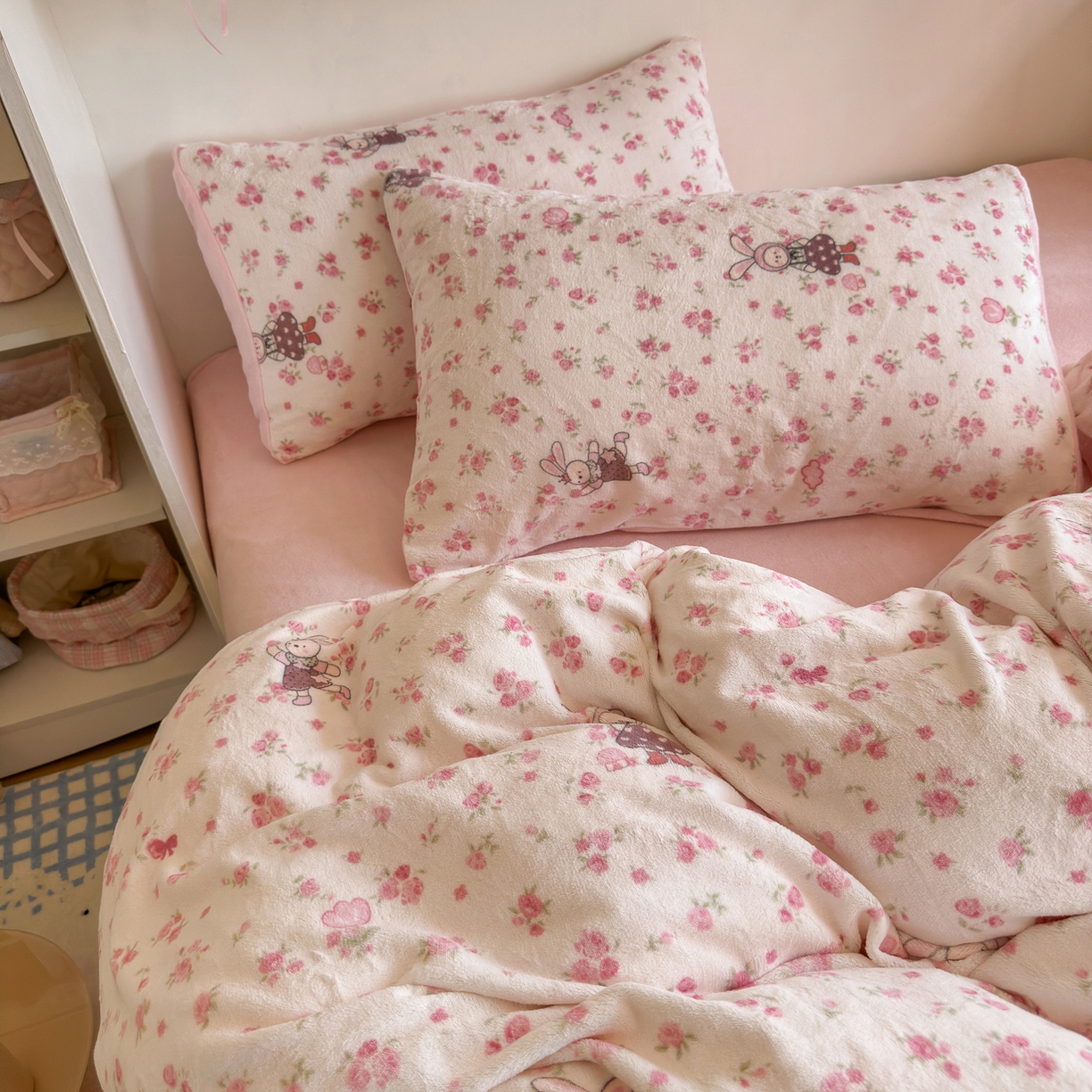 91家纺网 家纺一手货源 找家纺 初念 2025新款加厚高克重保暖可爱系牛奶绒床品套件系列（小红书推荐）（提供买家秀） 小兔舞