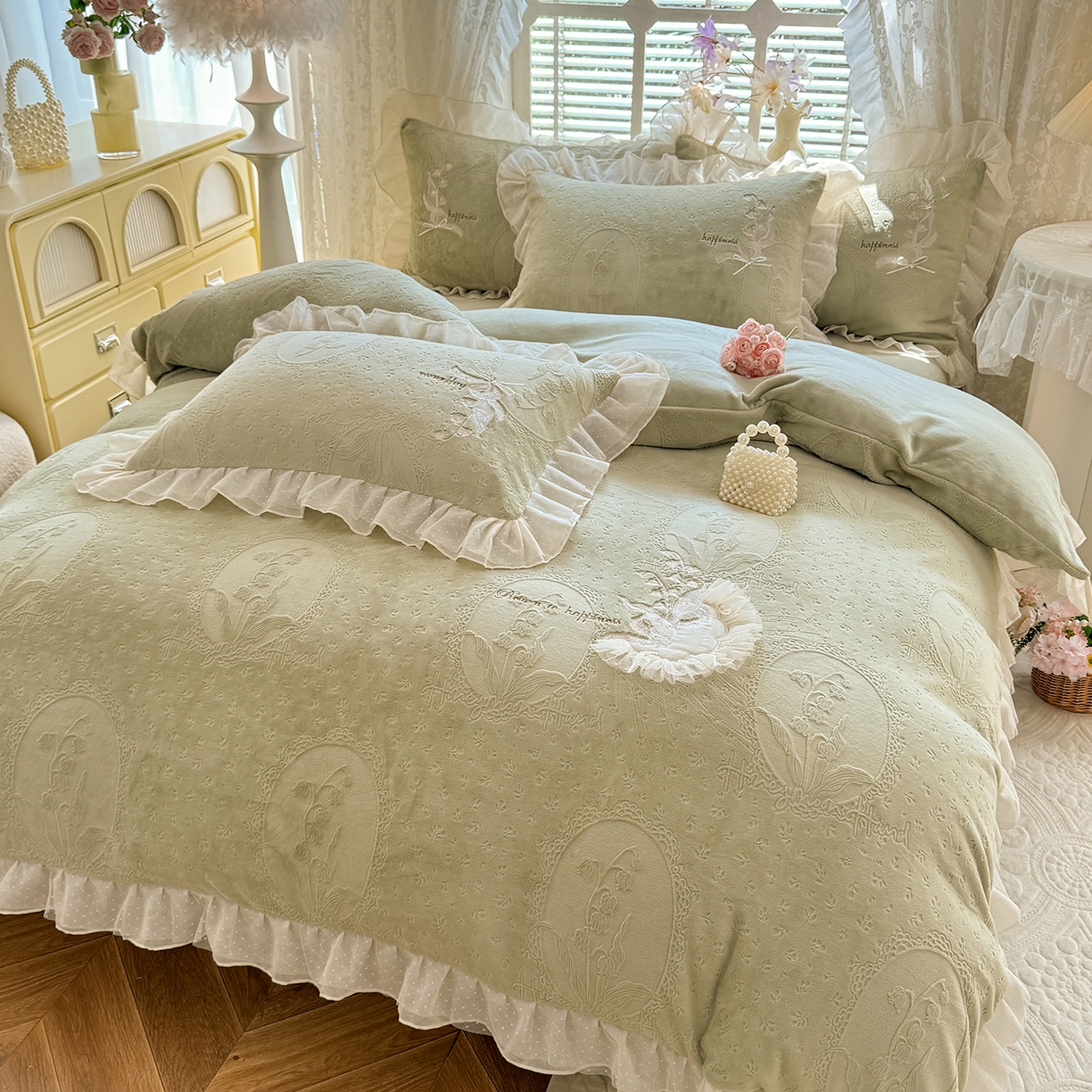 艾唯希家纺 2025新款韩版全消光雕花绒花边四件套牛奶绒-铃兰花边系列 铃兰-绿