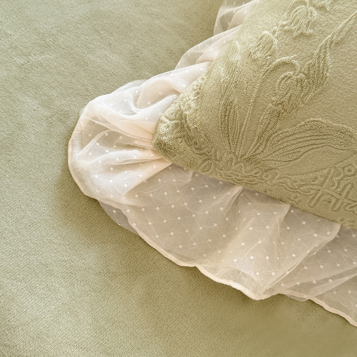 91家纺网 家纺一手货源 找家纺 艾唯希家纺 2025新款韩版全消光雕花绒花边四件套牛奶绒-铃兰花边系列 铃兰-绿