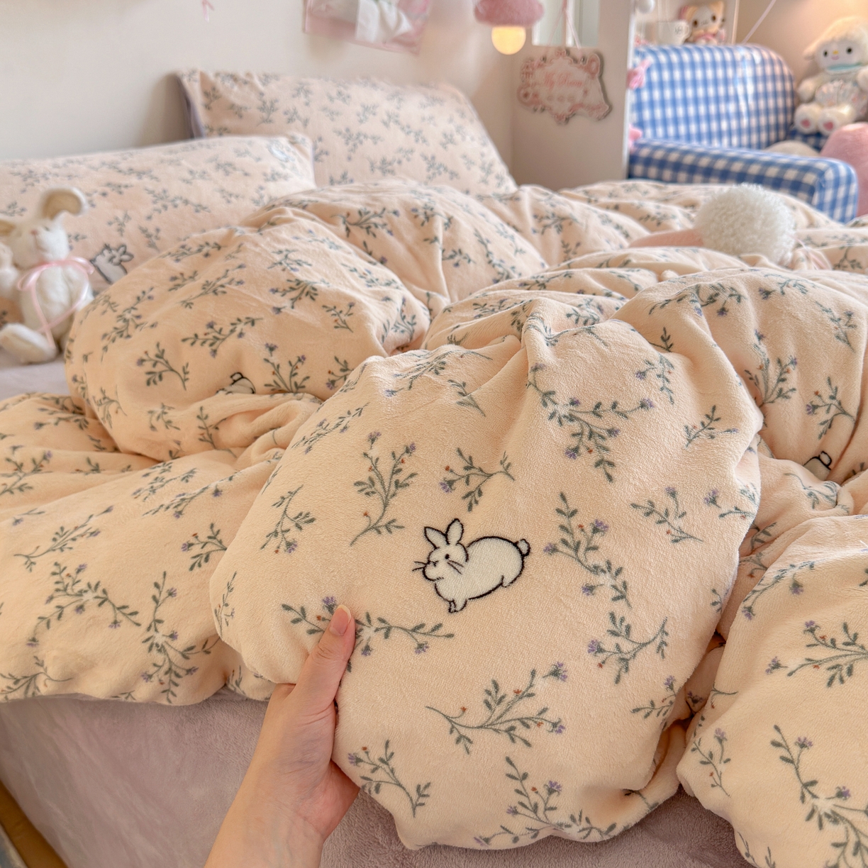 91家纺网 家纺一手货源 找家纺 初念 2025新款加厚高克重保暖可爱系牛奶绒床品套件系列（小红书推荐）（提供买家秀） 枝枝兔