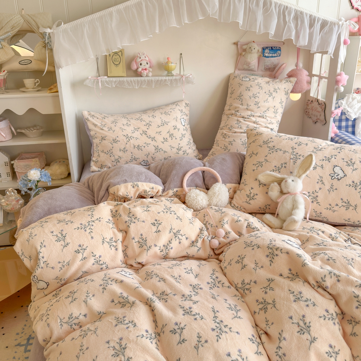91家纺网 家纺一手货源 找家纺 初念 2025新款加厚高克重保暖可爱系牛奶绒床品套件系列（小红书推荐）（提供买家秀） 枝枝兔