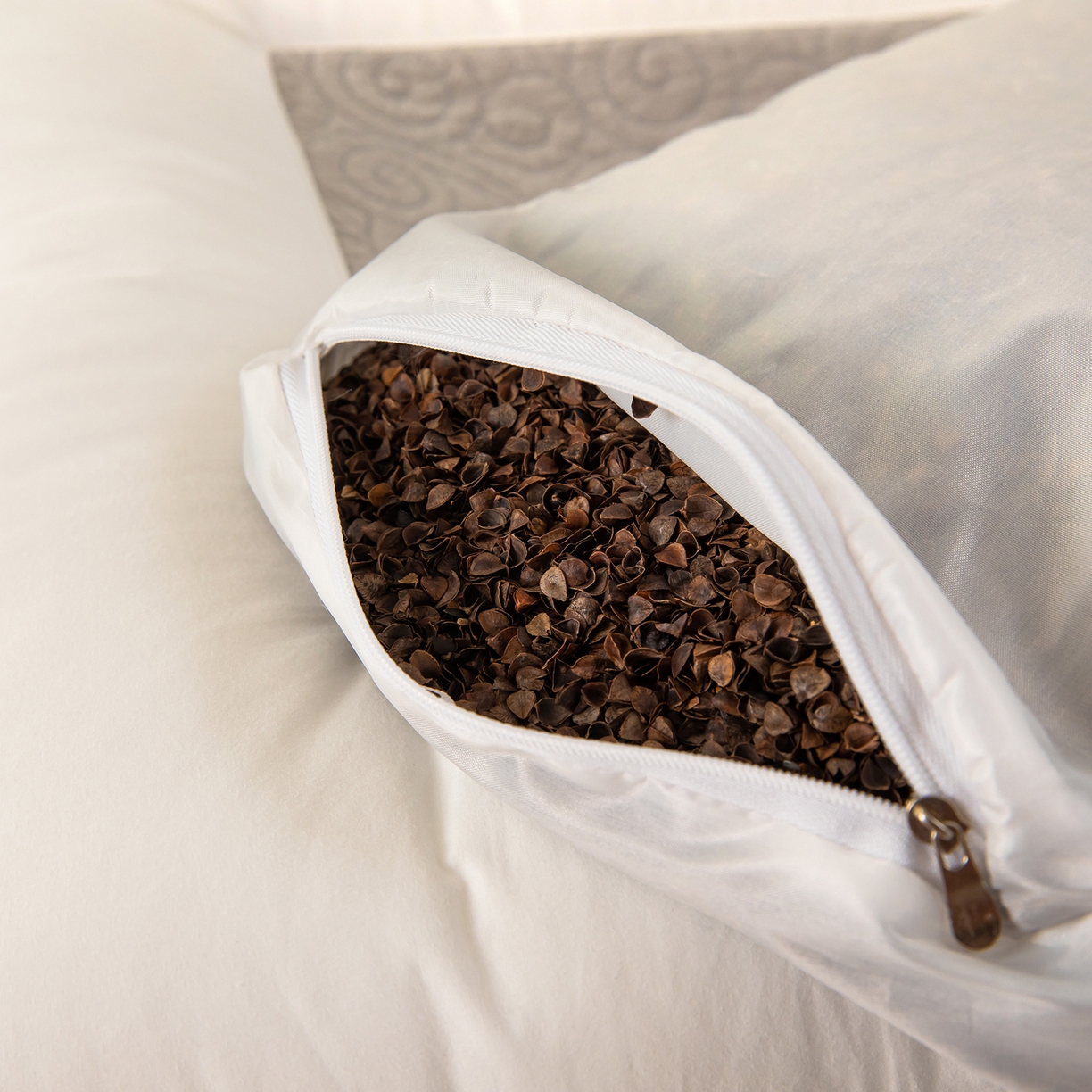 91家纺网 家纺一手货源 找家纺 （总）枕之坊 2025新款羽梦云荞双面荞麦枕护颈枕头