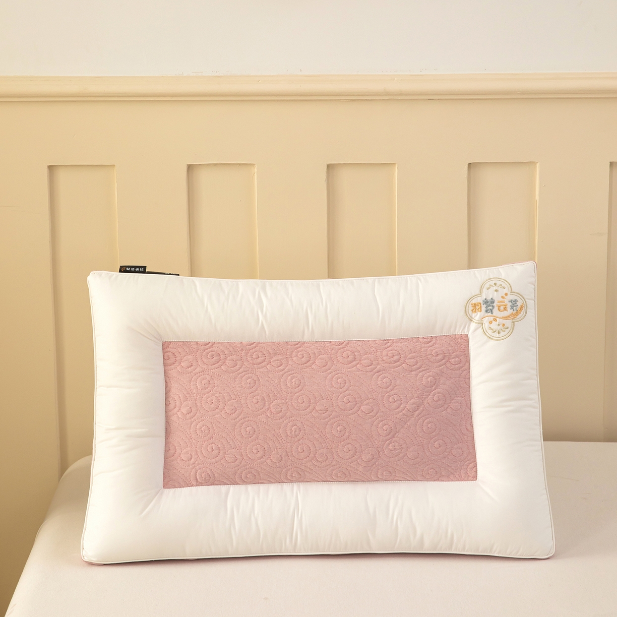 91家纺网 家纺一手货源 找家纺 枕之坊 2025新款羽梦云荞双面荞麦枕护颈枕头 粉色