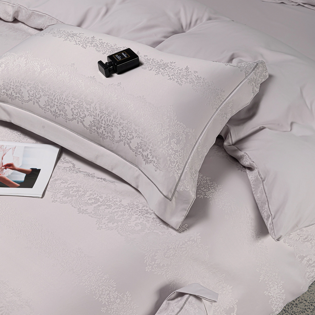 91家纺网 家纺一手货源 找家纺 暖芯优选 2025新款欧式轻奢风直播热款贡缎提花四件套床单床笠款 月光灰