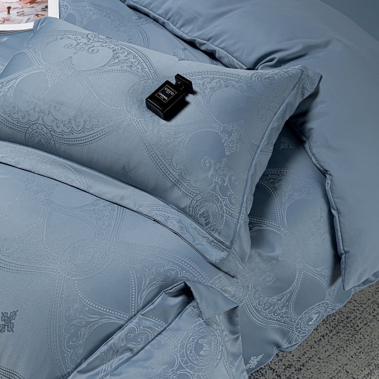 91家纺网 家纺一手货源 找家纺 暖芯优选 2025新款欧式轻奢风直播热款贡缎提花四件套床单床笠款 经典蓝