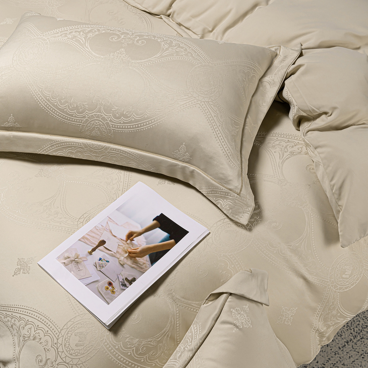 91家纺网 家纺一手货源 找家纺 暖芯优选 2025新款欧式轻奢风直播热款贡缎提花四件套床单床笠款 浅香槟