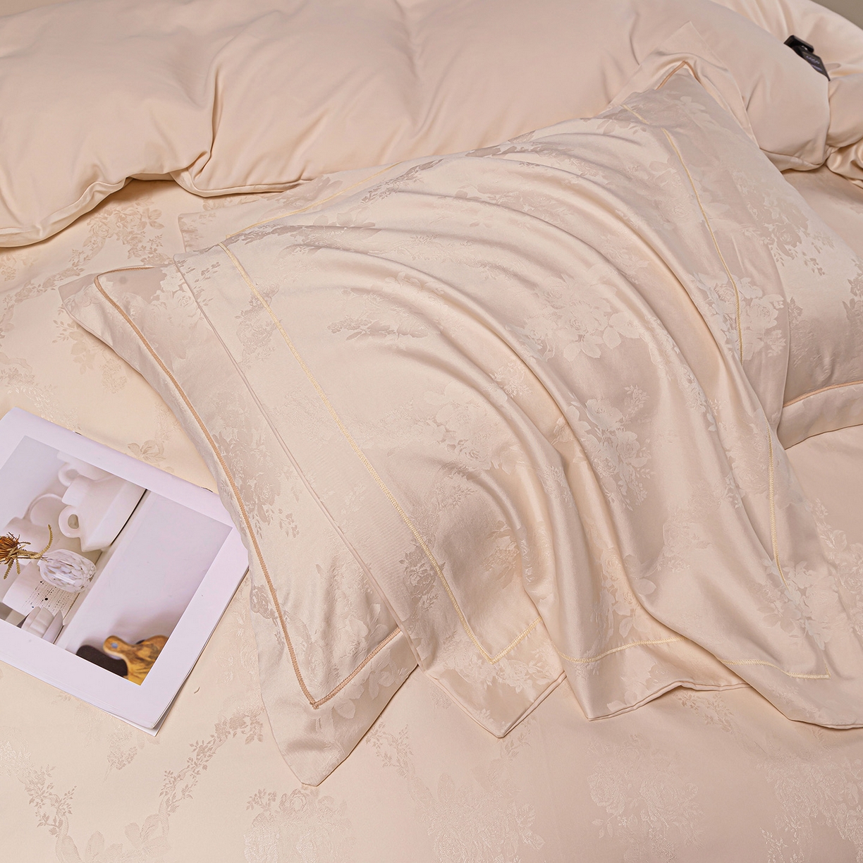 91家纺网 家纺一手货源 找家纺 暖芯优选 2025新款欧式轻奢风直播热款贡缎提花四件套床单床笠款 琳娜粉