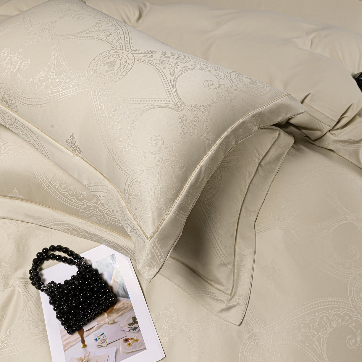 91家纺网 家纺一手货源 找家纺 暖芯优选 2025新款欧式轻奢风直播热款贡缎提花四件套床单床笠款 浅香槟