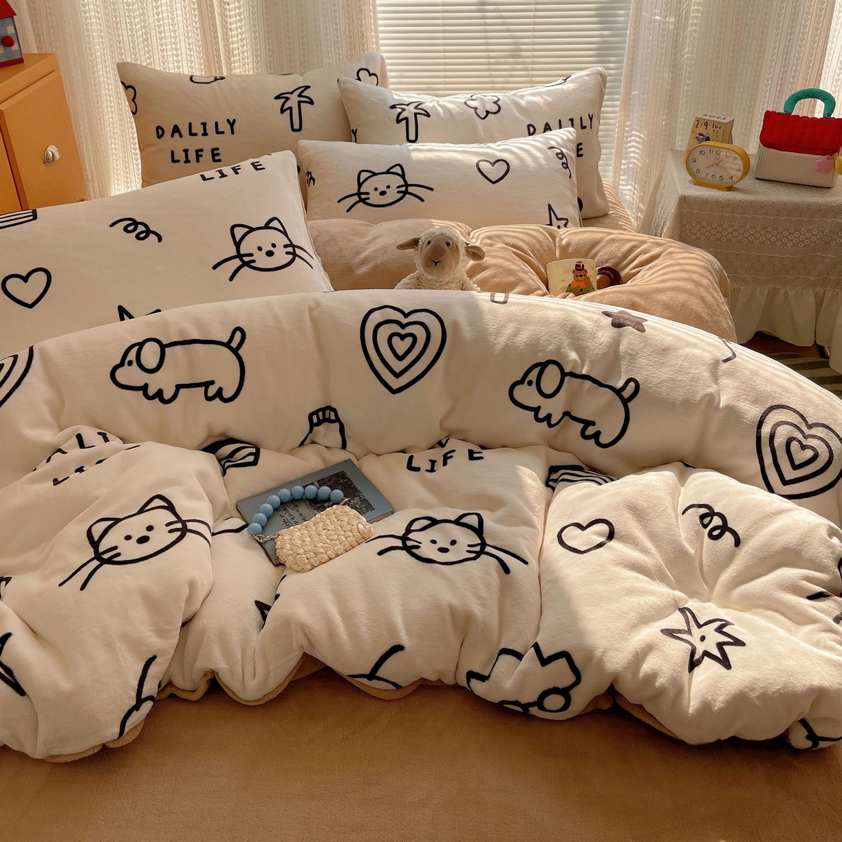 91家纺网 家纺一手货源 找家纺 （总）六巷胡同 2025新款INS卡通A类200克牛奶绒基础款四件套（第一系）