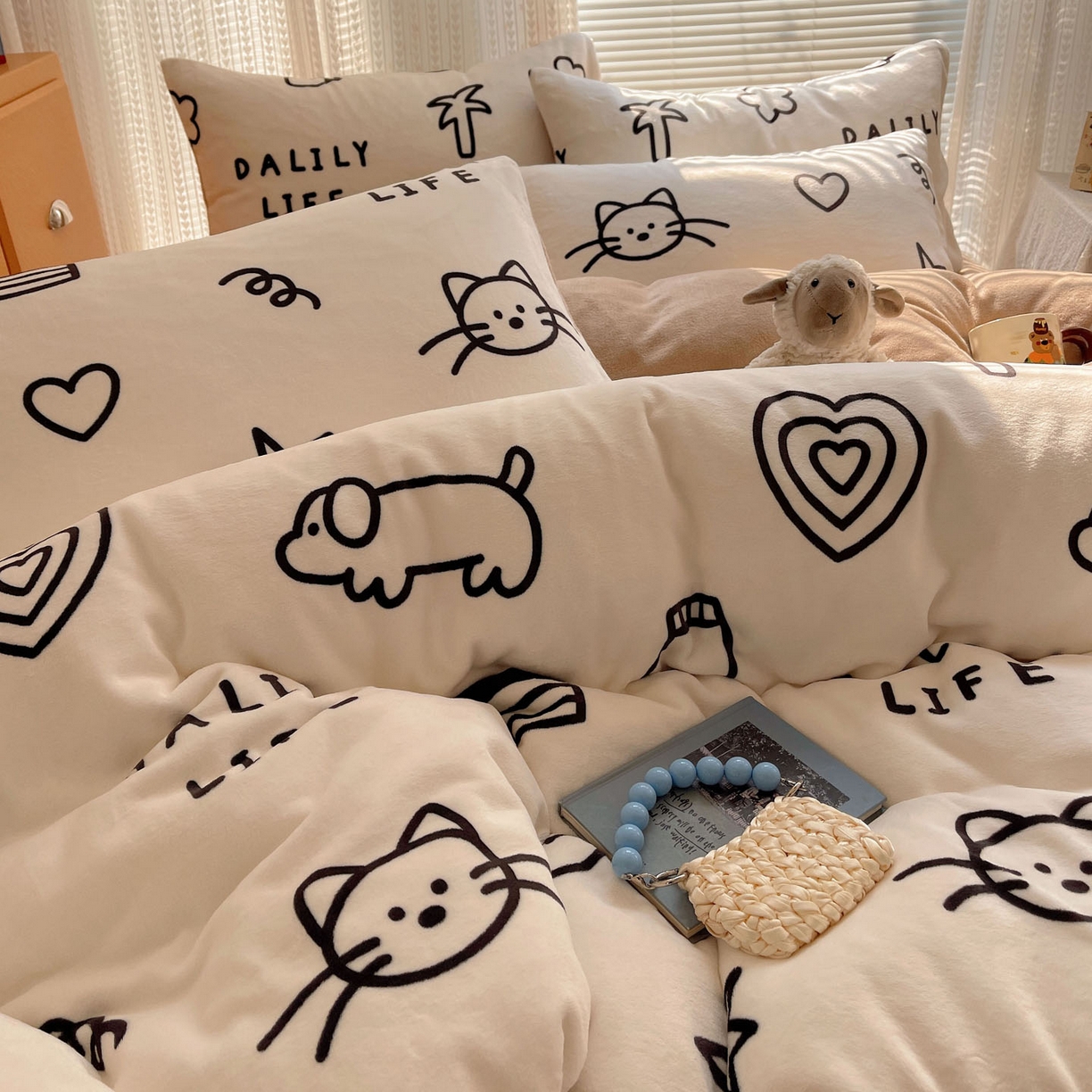 91家纺网 家纺一手货源 找家纺 （总）六巷胡同 2025新款INS卡通A类200克牛奶绒基础款四件套（第一系）