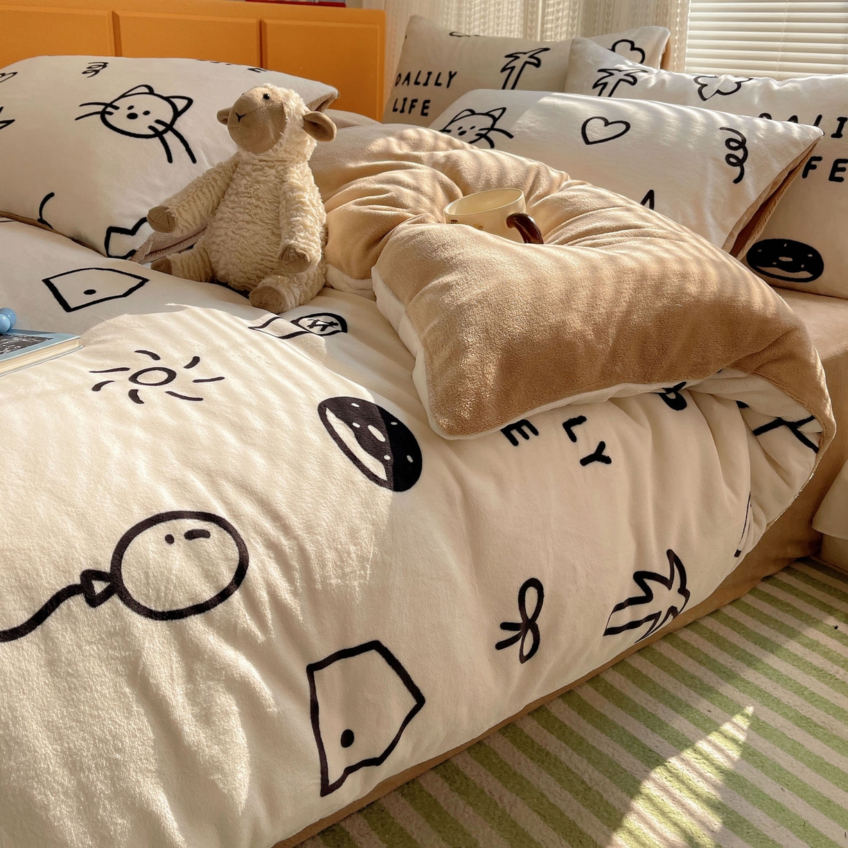 91家纺网 家纺一手货源 找家纺 六巷胡同 2025新款INS卡通A类200克牛奶绒基础款四件套（第一系） 基础款-可爱涂鸦集