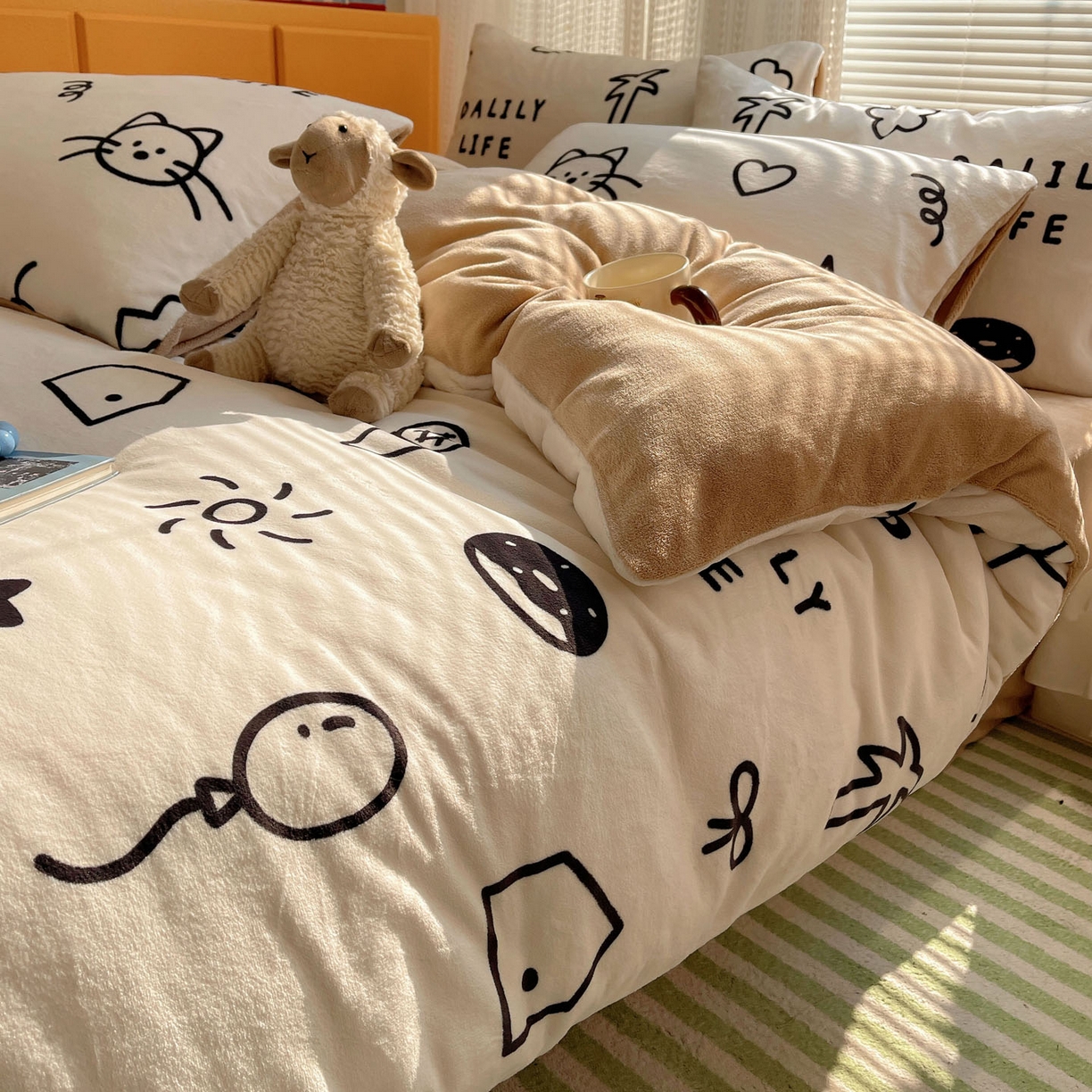 91家纺网 家纺一手货源 找家纺 六巷胡同 2025新款INS卡通A类200克牛奶绒基础款四件套（第一系） 基础款-可爱涂鸦集