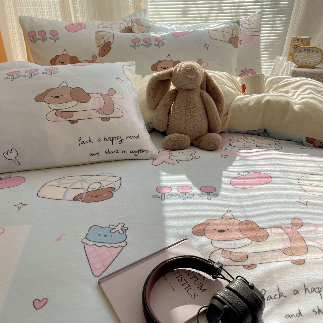 91家纺网 家纺一手货源 找家纺 六巷胡同 2025新款INS卡通A类200克牛奶绒基础款四件套（第一系） 基础款-芭宠假日蓝