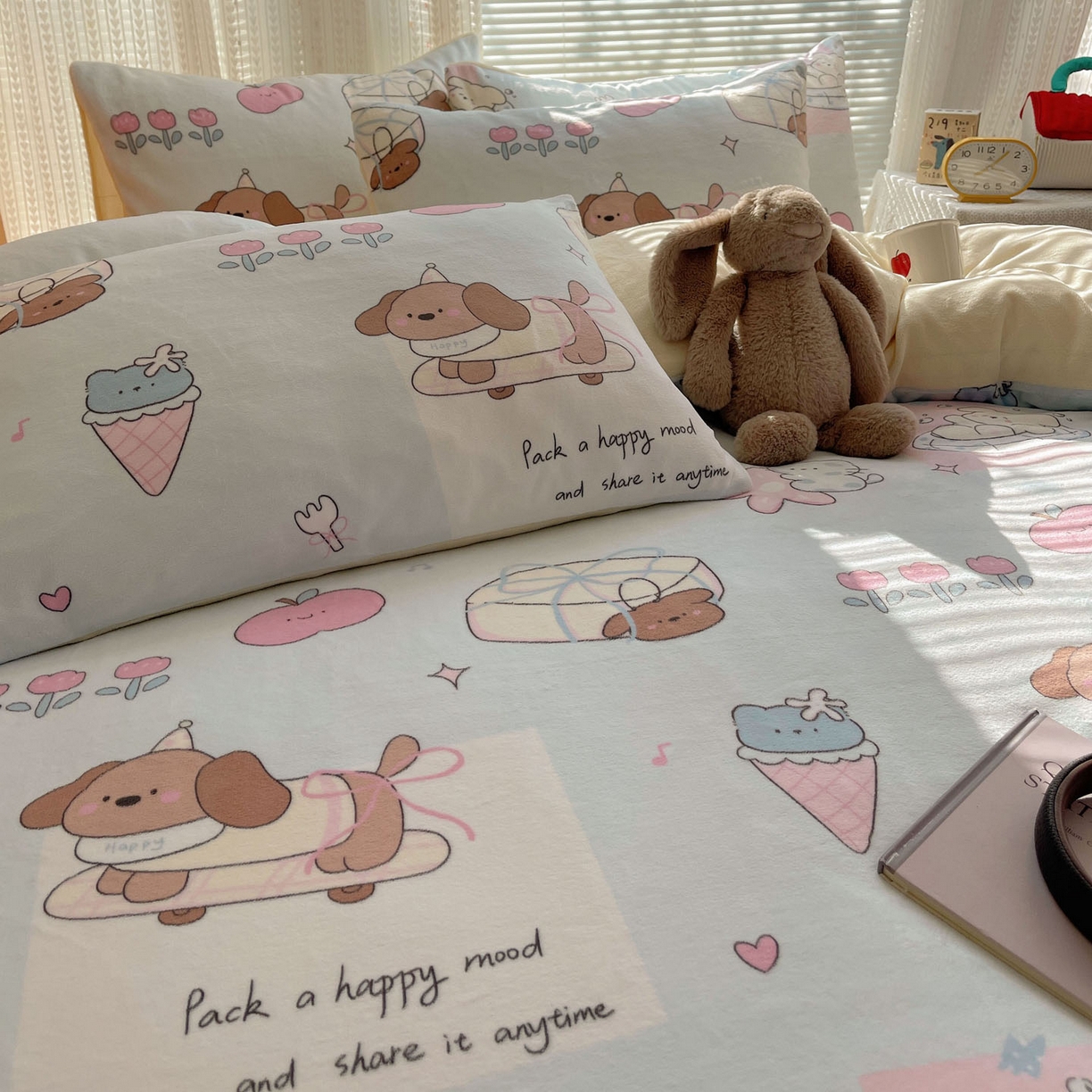 91家纺网 家纺一手货源 找家纺 六巷胡同 2025新款INS卡通A类200克牛奶绒基础款四件套（第一系） 基础款-芭宠假日蓝