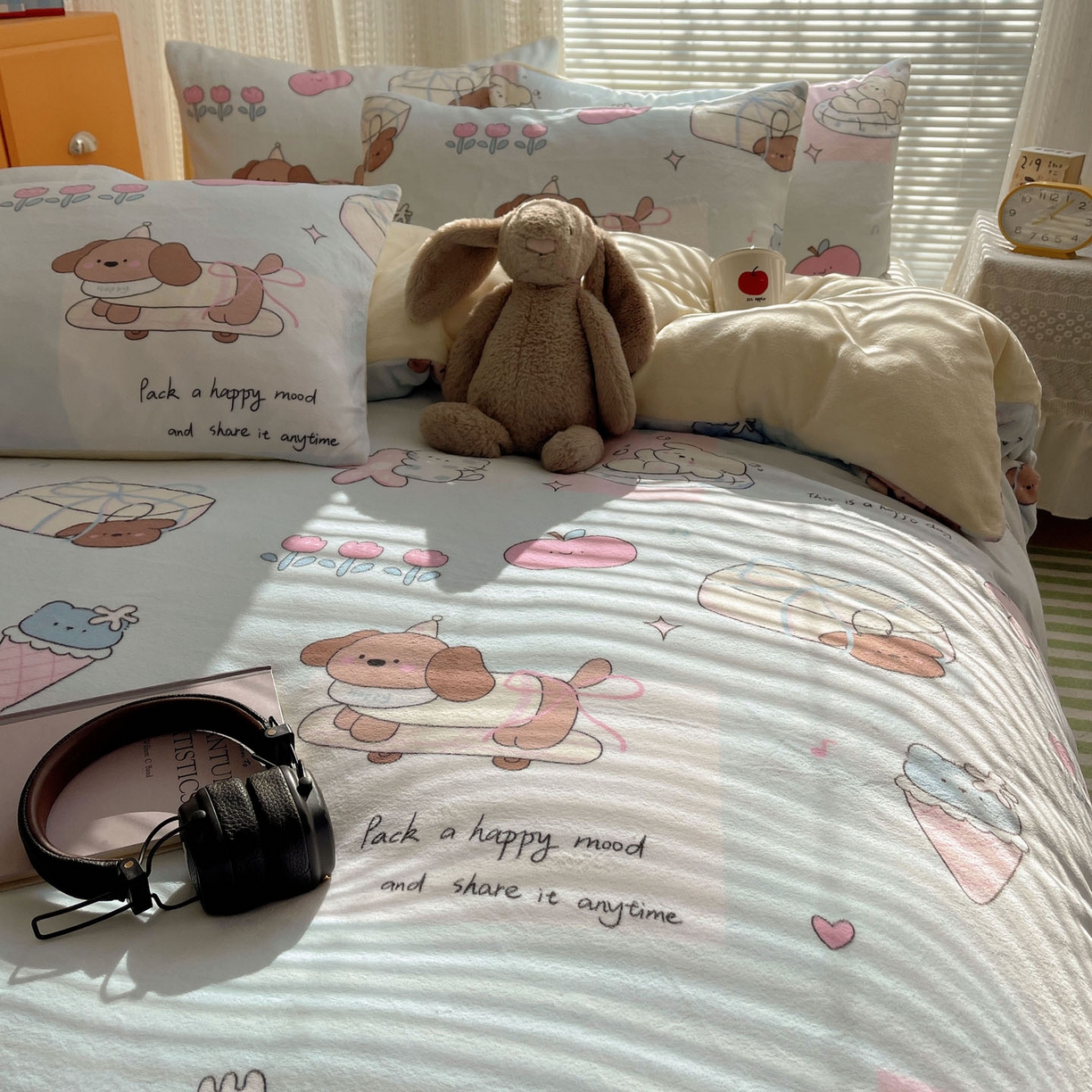 91家纺网 家纺一手货源 找家纺 六巷胡同 2025新款INS卡通A类200克牛奶绒基础款四件套（第一系） 基础款-芭宠假日蓝