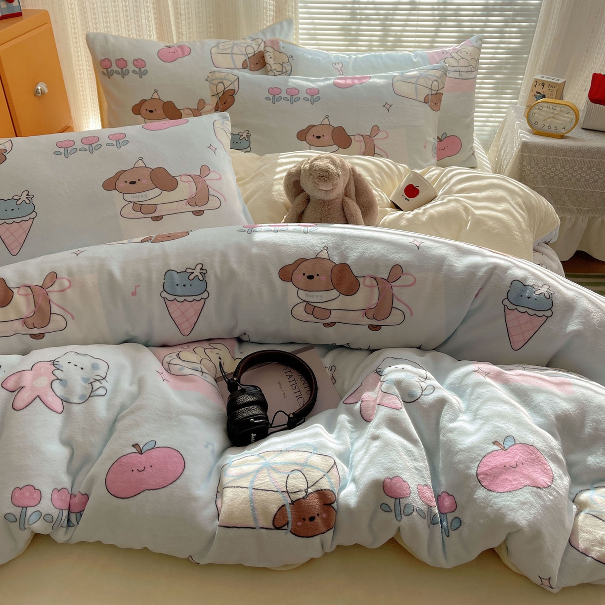 91家纺网 家纺一手货源 找家纺 六巷胡同 2025新款INS卡通A类200克牛奶绒基础款四件套（第一系） 基础款-芭宠假日蓝