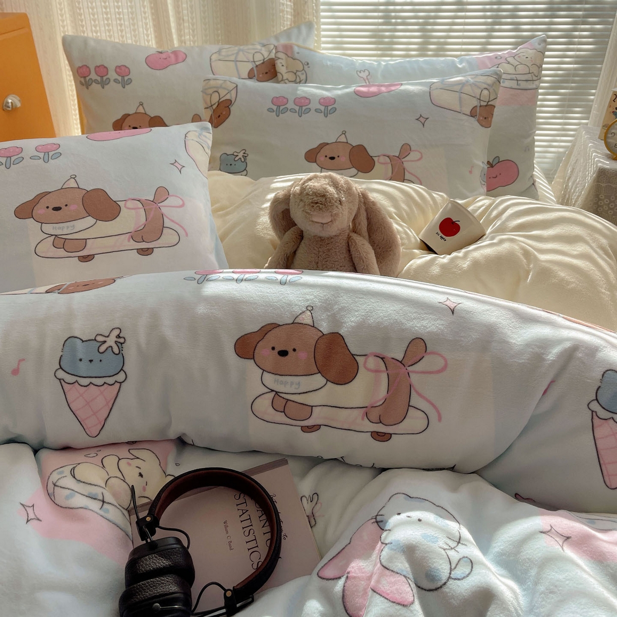 91家纺网 家纺一手货源 找家纺 六巷胡同 2025新款INS卡通A类200克牛奶绒基础款四件套（第一系） 基础款-芭宠假日蓝