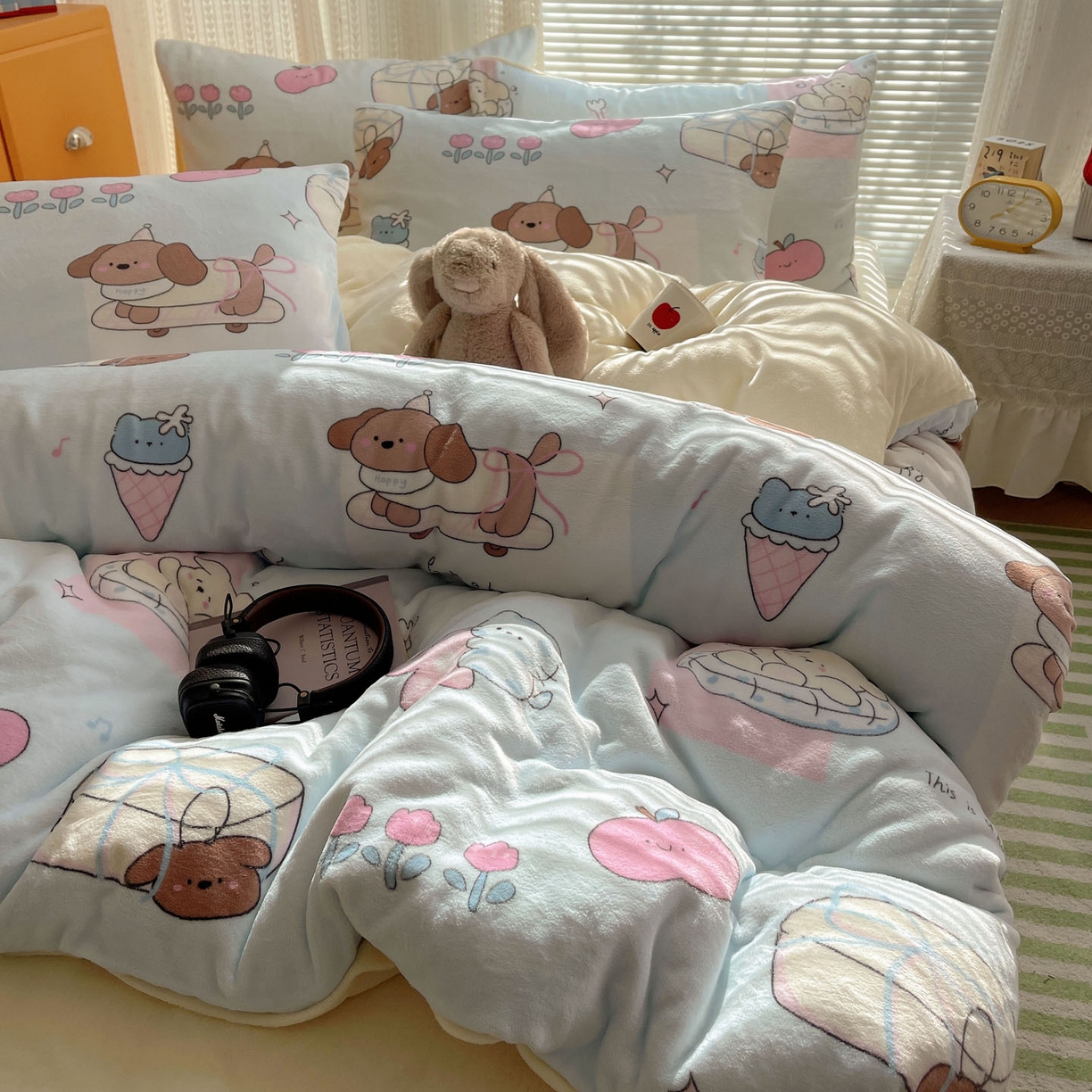 91家纺网 家纺一手货源 找家纺 六巷胡同 2025新款INS卡通A类200克牛奶绒基础款四件套（第一系） 基础款-芭宠假日蓝