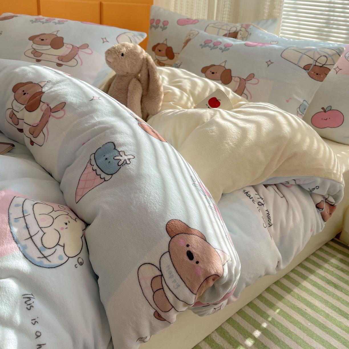 91家纺网 家纺一手货源 找家纺 六巷胡同 2025新款INS卡通A类200克牛奶绒基础款四件套（第一系） 基础款-芭宠假日蓝