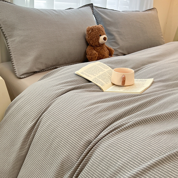 91家纺网 家纺一手货源 找家纺 莱茵家居 2025新款全棉磨毛贝壳边四件套 雾丝-云絮灰