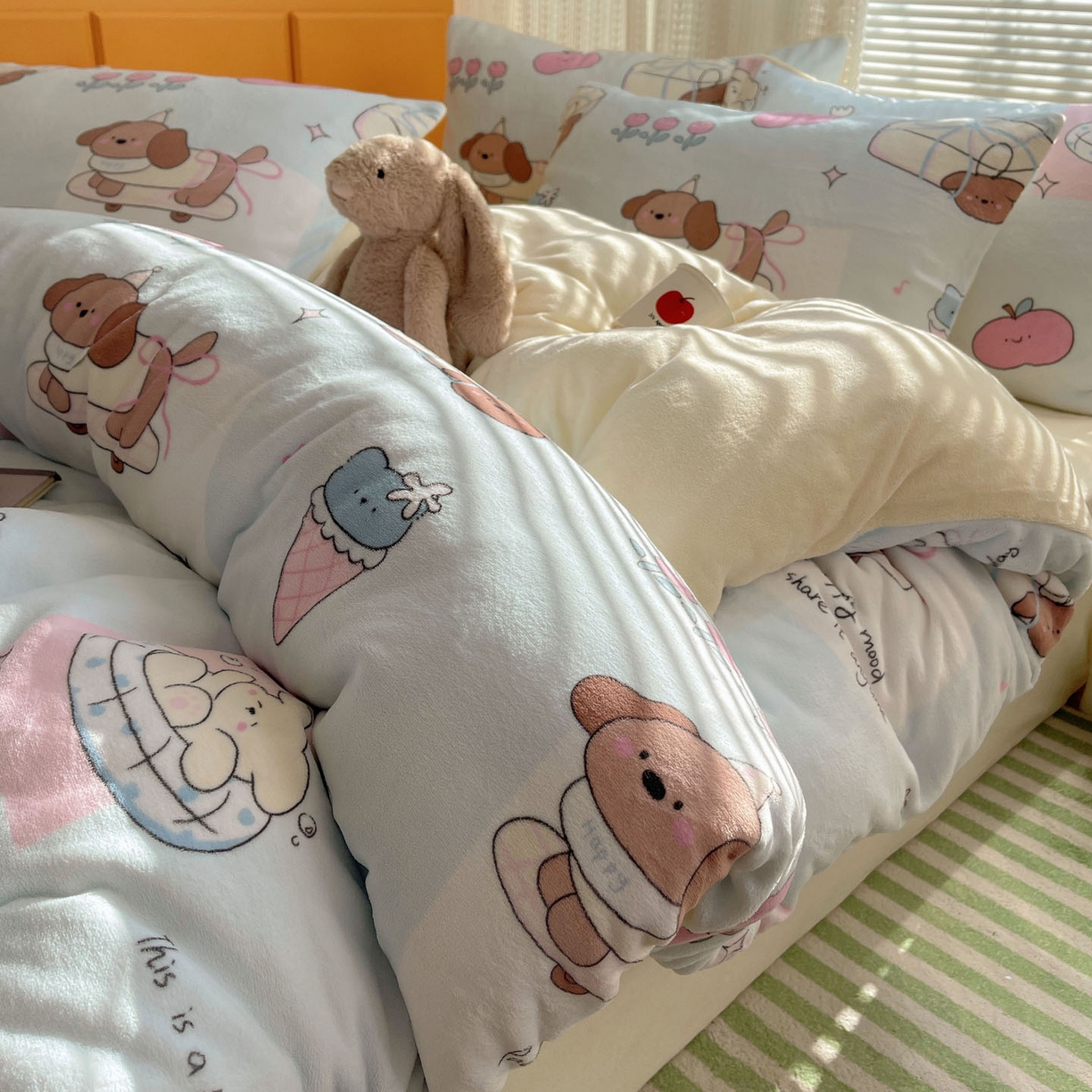 91家纺网 家纺一手货源 找家纺 六巷胡同 2025新款INS卡通A类200克牛奶绒基础款四件套（第一系） 基础款-芭宠假日蓝