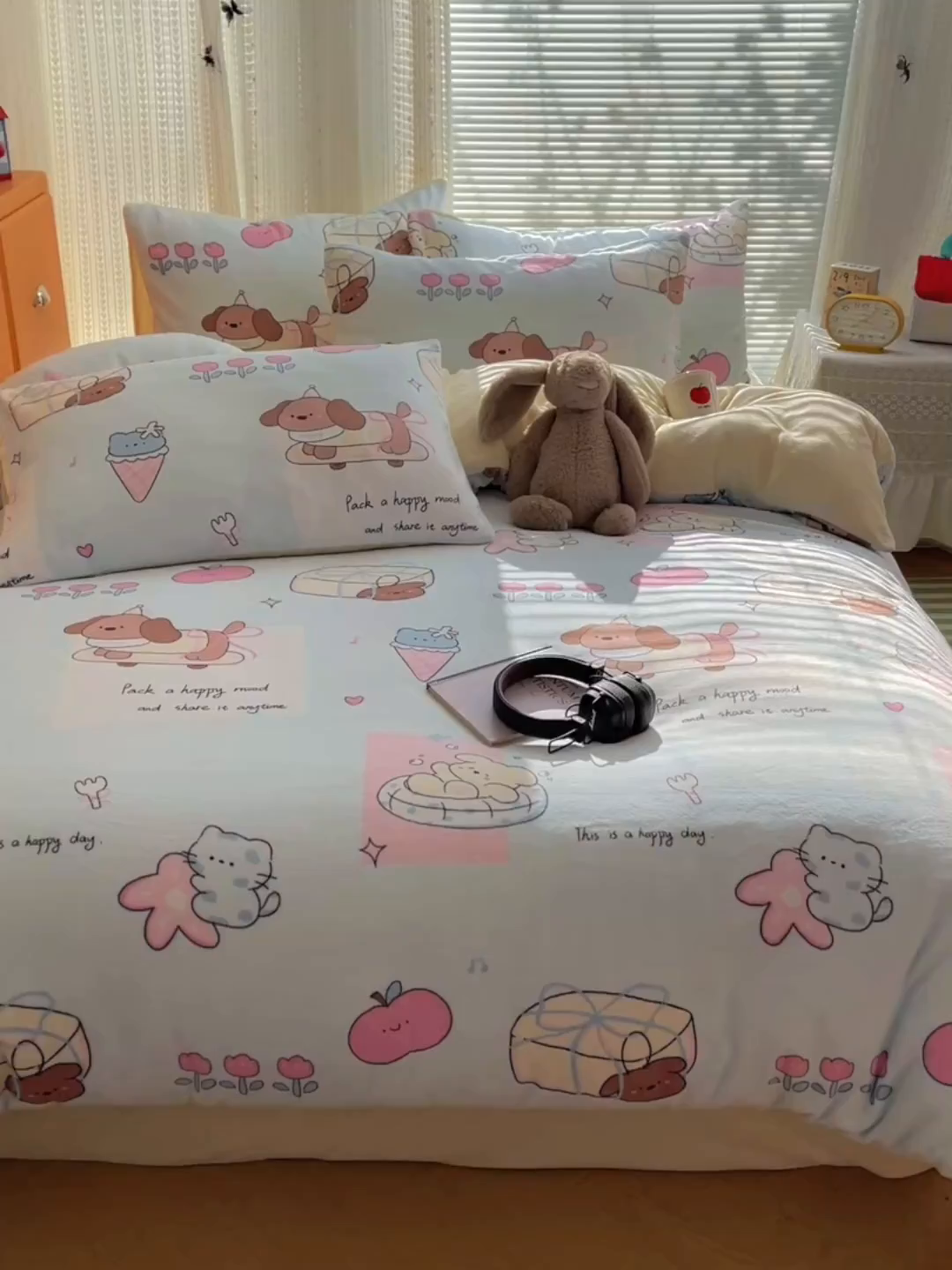 91家纺网 家纺一手货源 找家纺 六巷胡同 2025新款INS卡通A类200克牛奶绒基础款四件套（第一系） 基础款-芭宠假日蓝