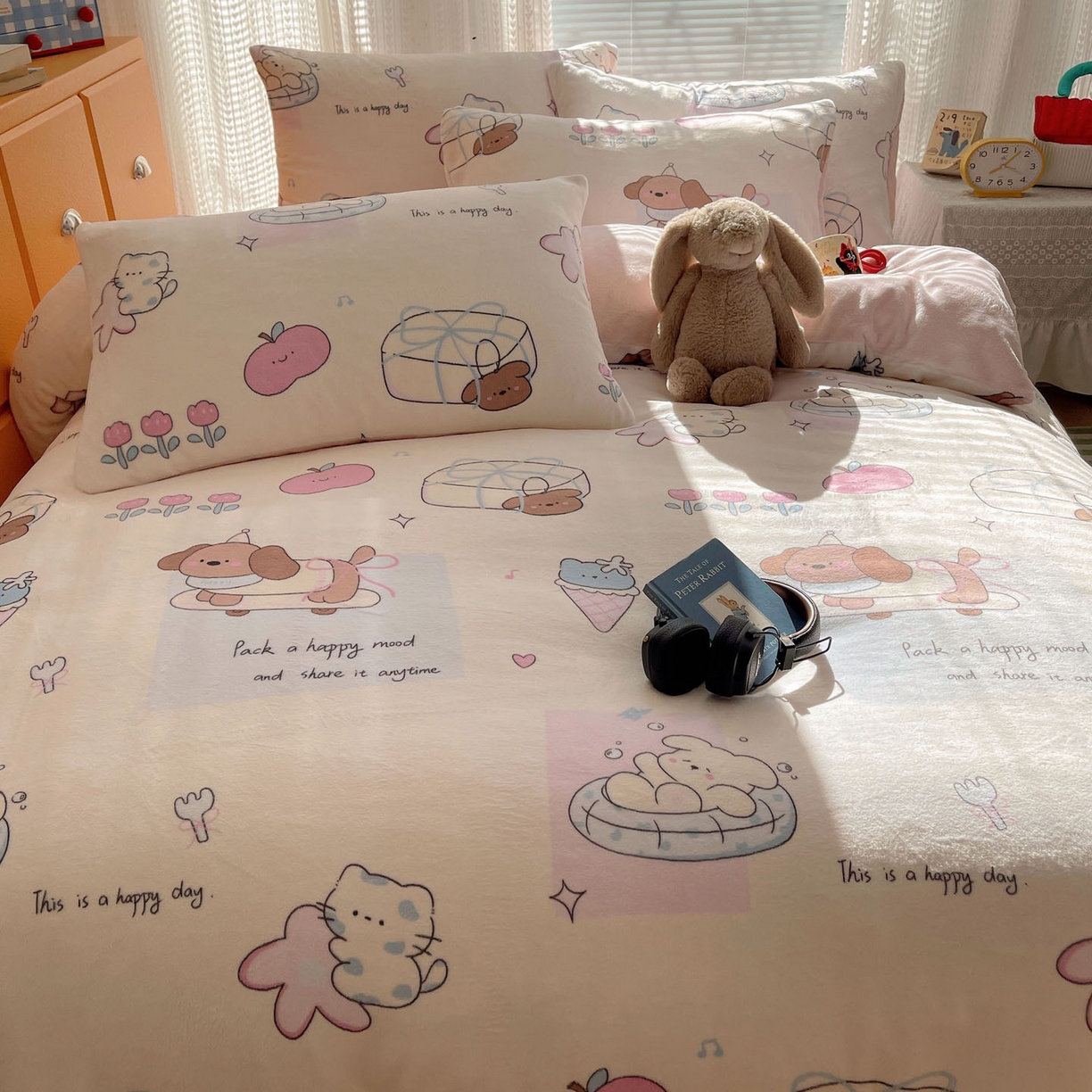 91家纺网 家纺一手货源 找家纺 六巷胡同 2025新款INS卡通A类200克牛奶绒基础款四件套（第一系） 基础款-芭宠假日米