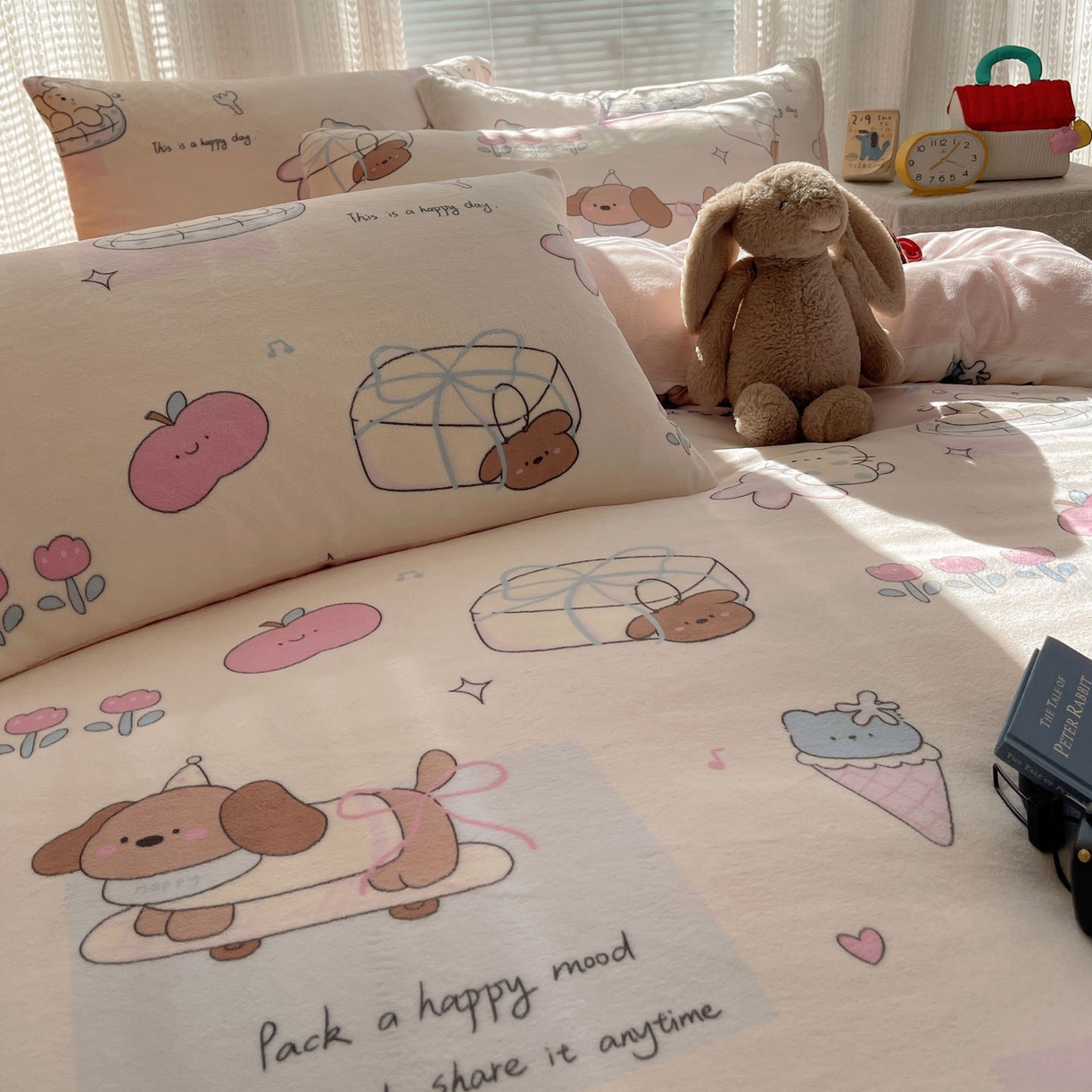 91家纺网 家纺一手货源 找家纺 六巷胡同 2025新款INS卡通A类200克牛奶绒基础款四件套（第一系） 基础款-芭宠假日米