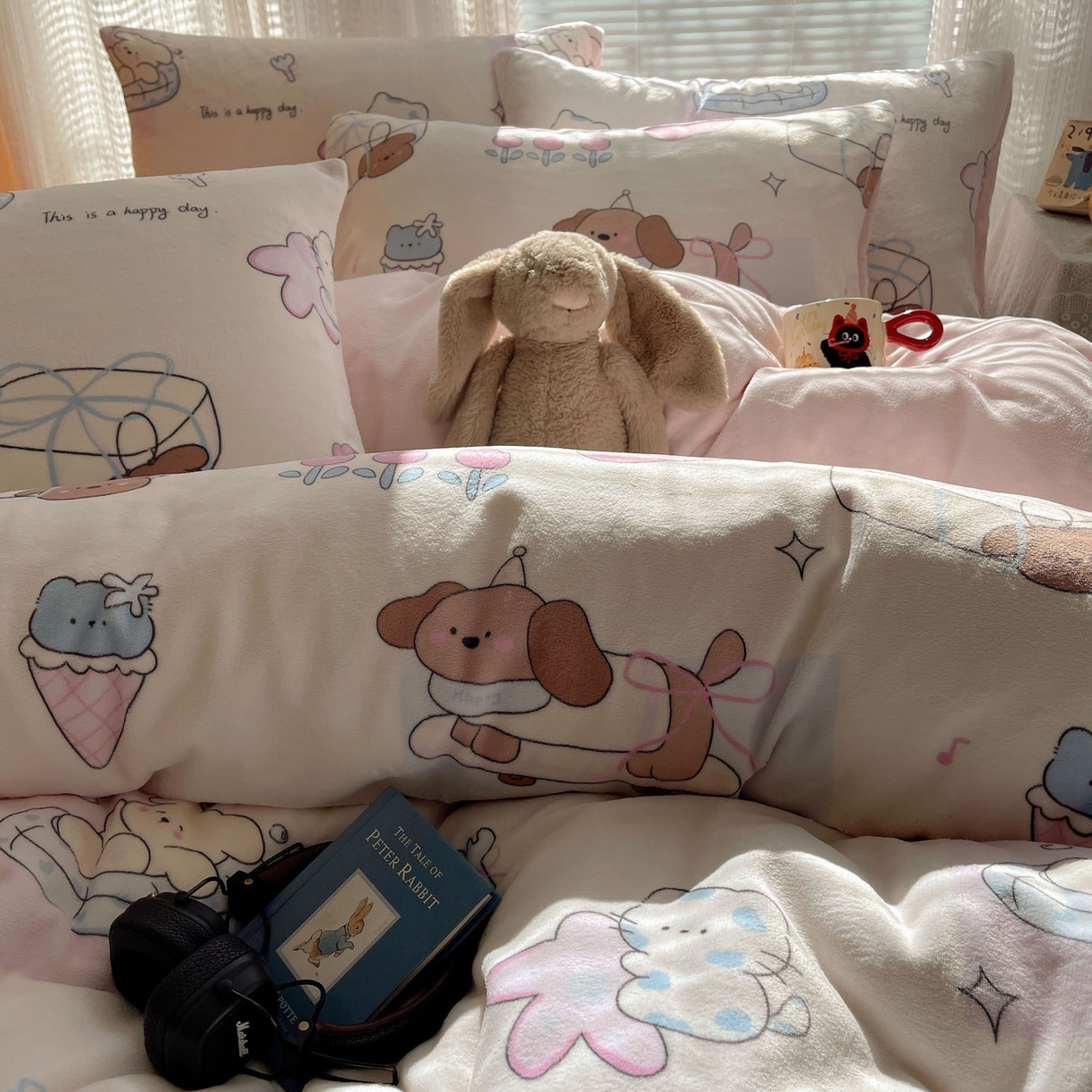 91家纺网 家纺一手货源 找家纺 六巷胡同 2025新款INS卡通A类200克牛奶绒基础款四件套（第一系） 基础款-芭宠假日米