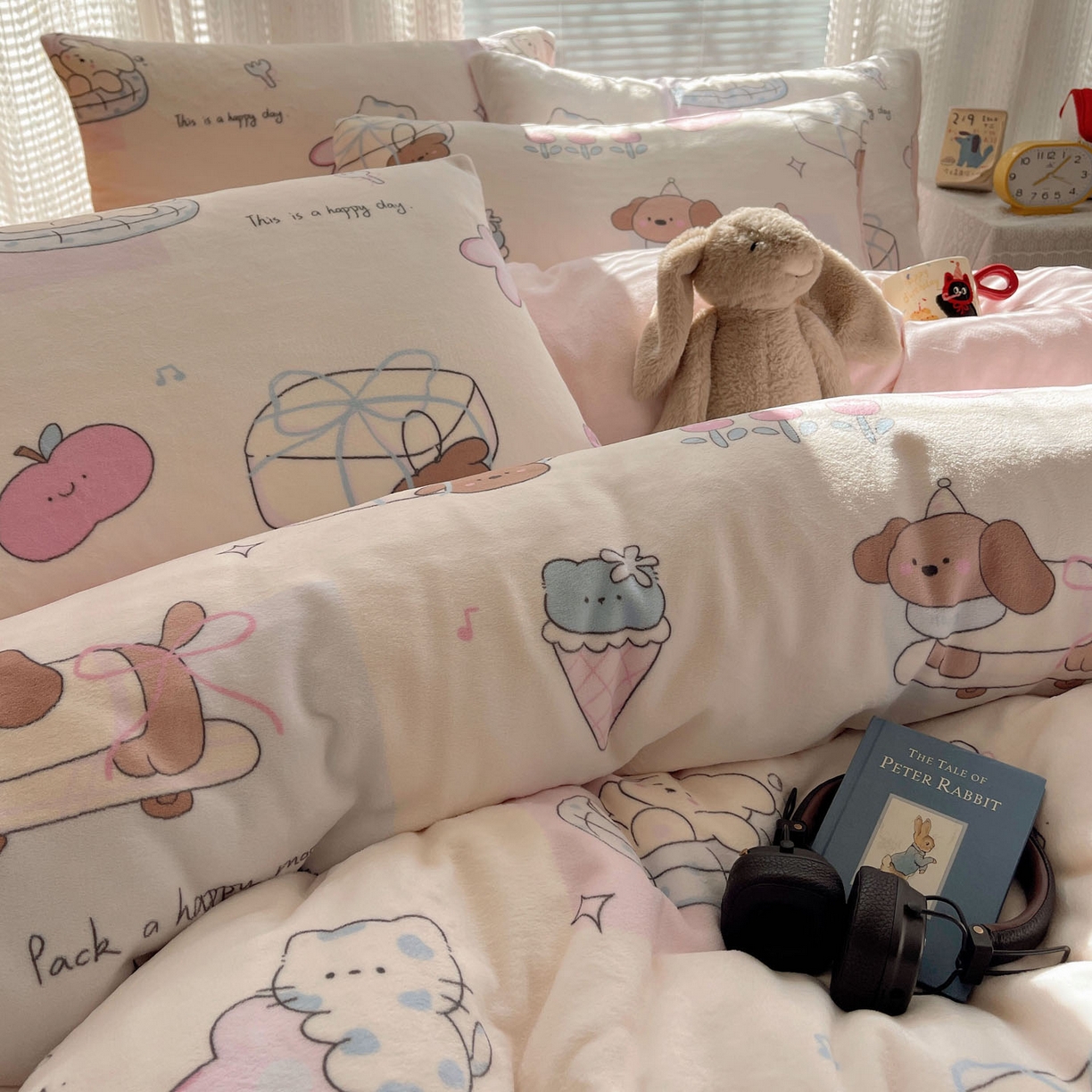 91家纺网 家纺一手货源 找家纺 六巷胡同 2025新款INS卡通A类200克牛奶绒基础款四件套（第一系） 基础款-芭宠假日米