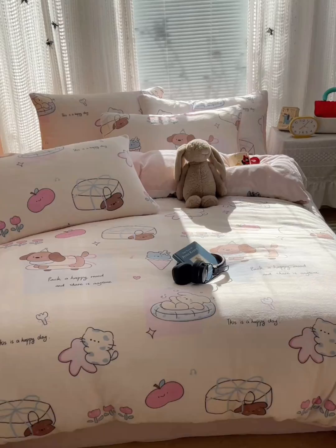 91家纺网 家纺一手货源 找家纺 六巷胡同 2025新款INS卡通A类200克牛奶绒基础款四件套（第一系） 基础款-芭宠假日米