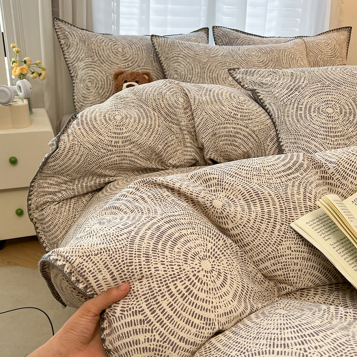 91家纺网 家纺一手货源 找家纺 莱茵家居 2025新款全棉磨毛贝壳边四件套 旋栖-暮江灰