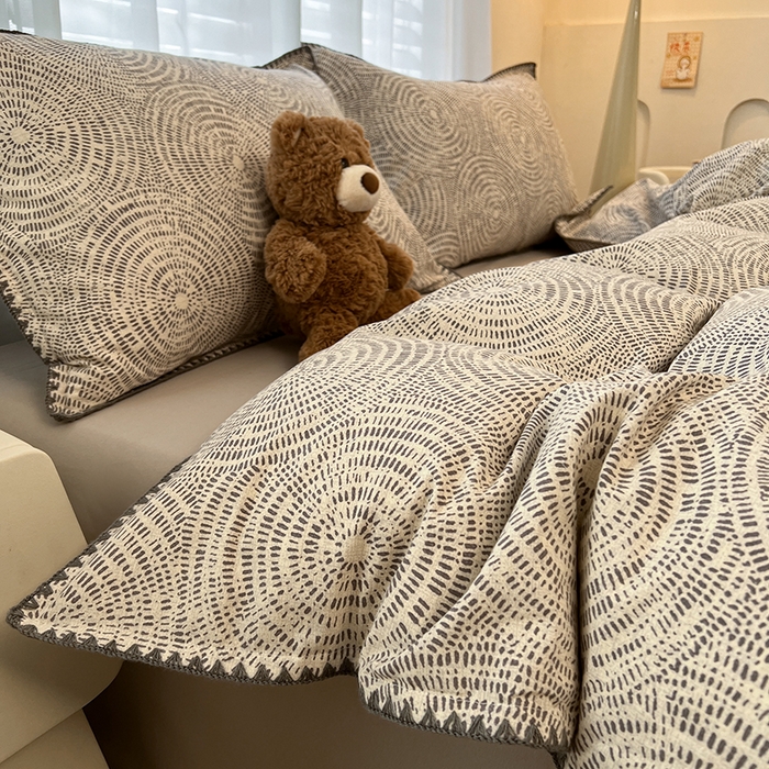 91家纺网 家纺一手货源 找家纺 莱茵家居 2025新款全棉磨毛贝壳边四件套 旋栖-暮江灰