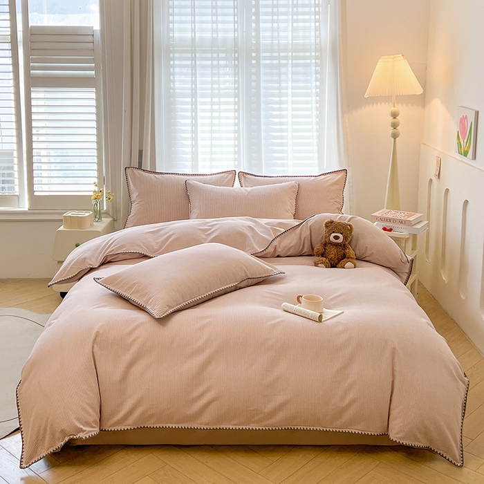 91家纺网 家纺一手货源 找家纺 莱茵家居 2025新款全棉磨毛贝壳边四件套 旋栖-柔雾粉