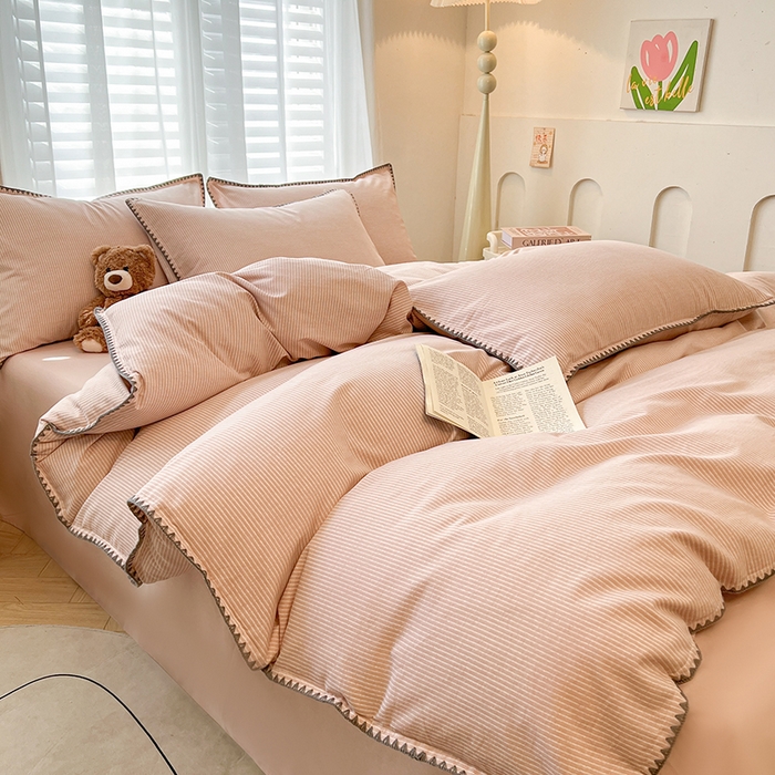 91家纺网 家纺一手货源 找家纺 莱茵家居 2025新款全棉磨毛贝壳边四件套 旋栖-柔雾粉