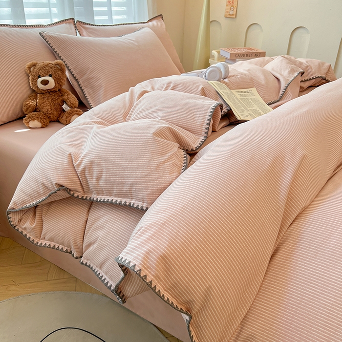 91家纺网 家纺一手货源 找家纺 莱茵家居 2025新款全棉磨毛贝壳边四件套 旋栖-柔雾粉