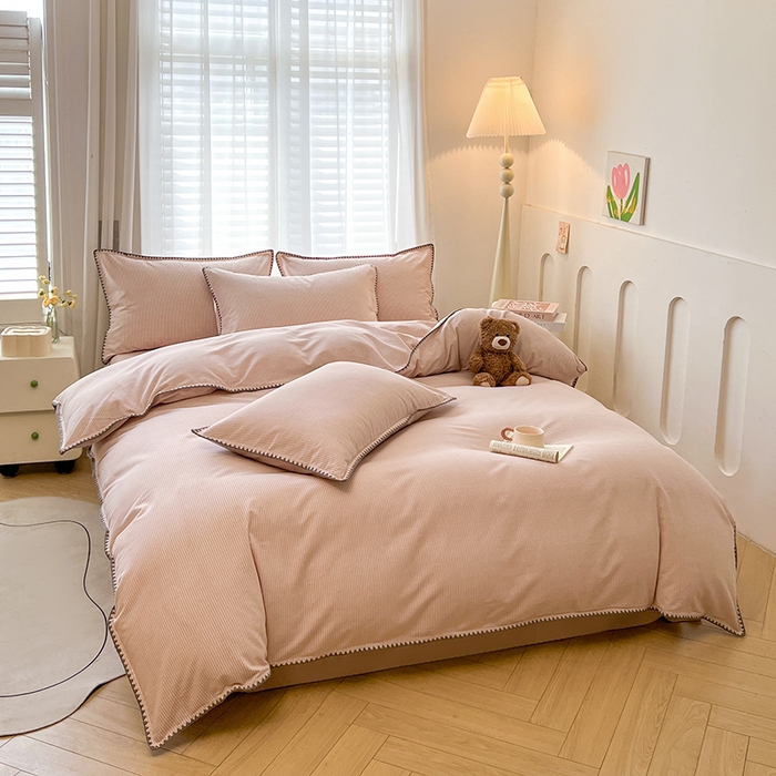 91家纺网 家纺一手货源 找家纺 莱茵家居 2025新款全棉磨毛贝壳边四件套 旋栖-柔雾粉