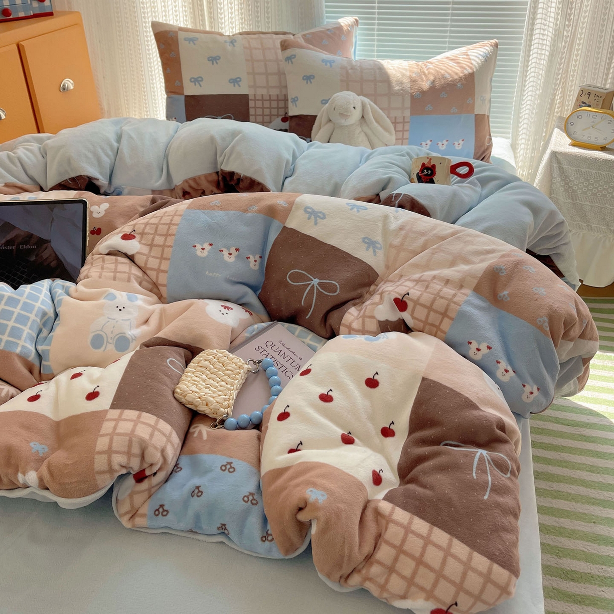 六巷胡同 2025新款INS卡通A类200克牛奶绒基础款四件套（第一系） 基础款-格子美拉兔