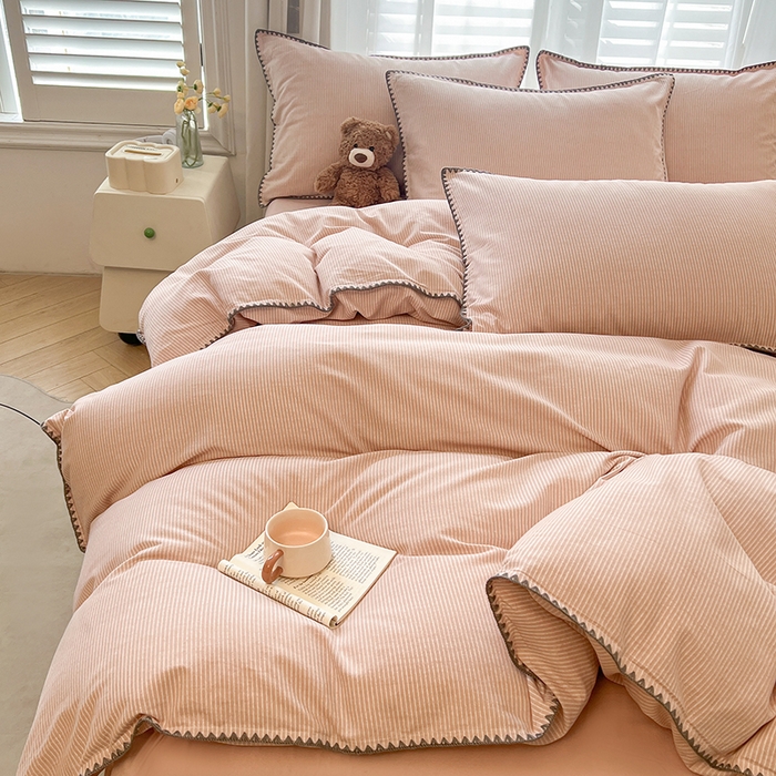 91家纺网 家纺一手货源 找家纺 莱茵家居 2025新款全棉磨毛贝壳边四件套 旋栖-柔雾粉