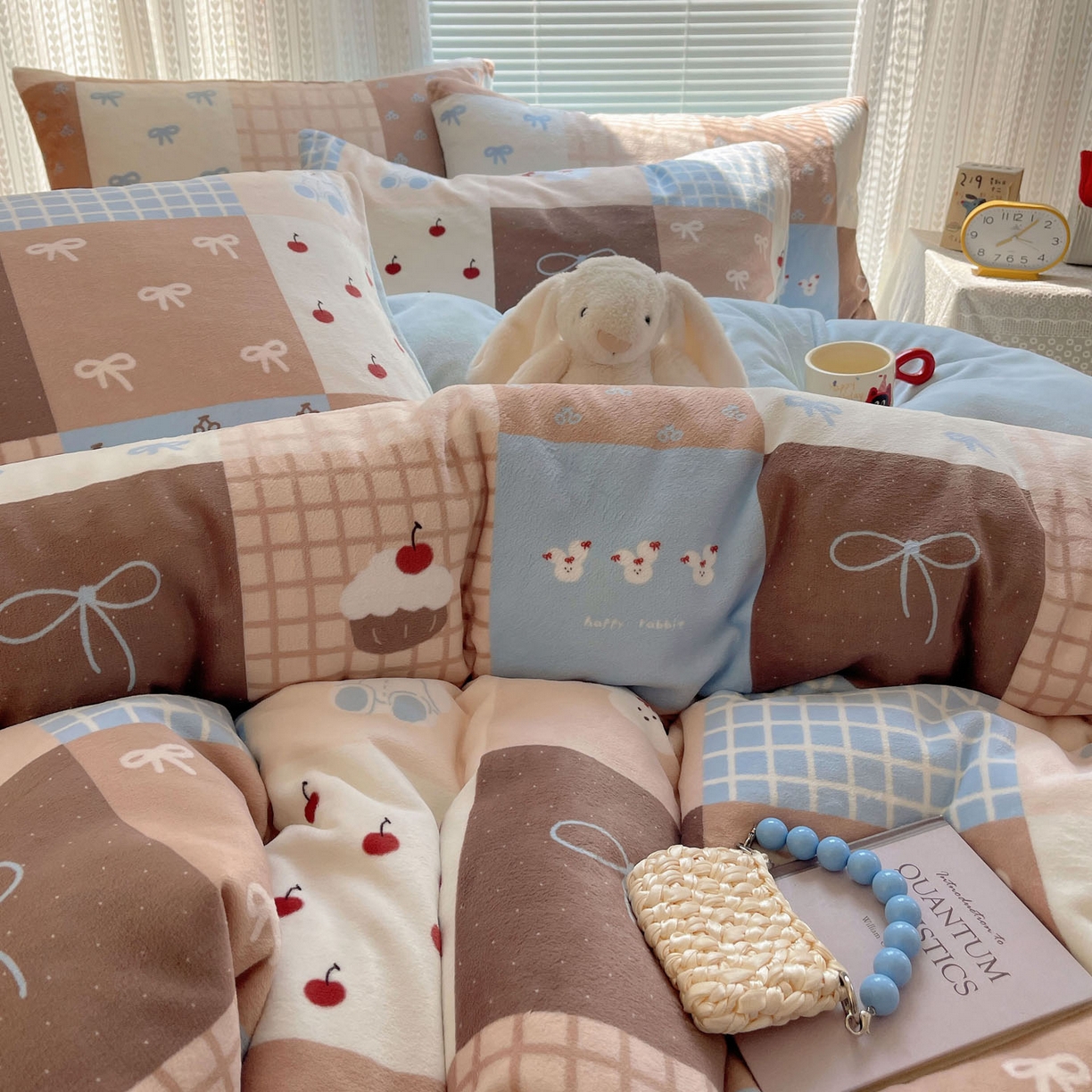 91家纺网 家纺一手货源 找家纺 六巷胡同 2025新款INS卡通A类200克牛奶绒基础款四件套（第一系） 基础款-格子美拉兔