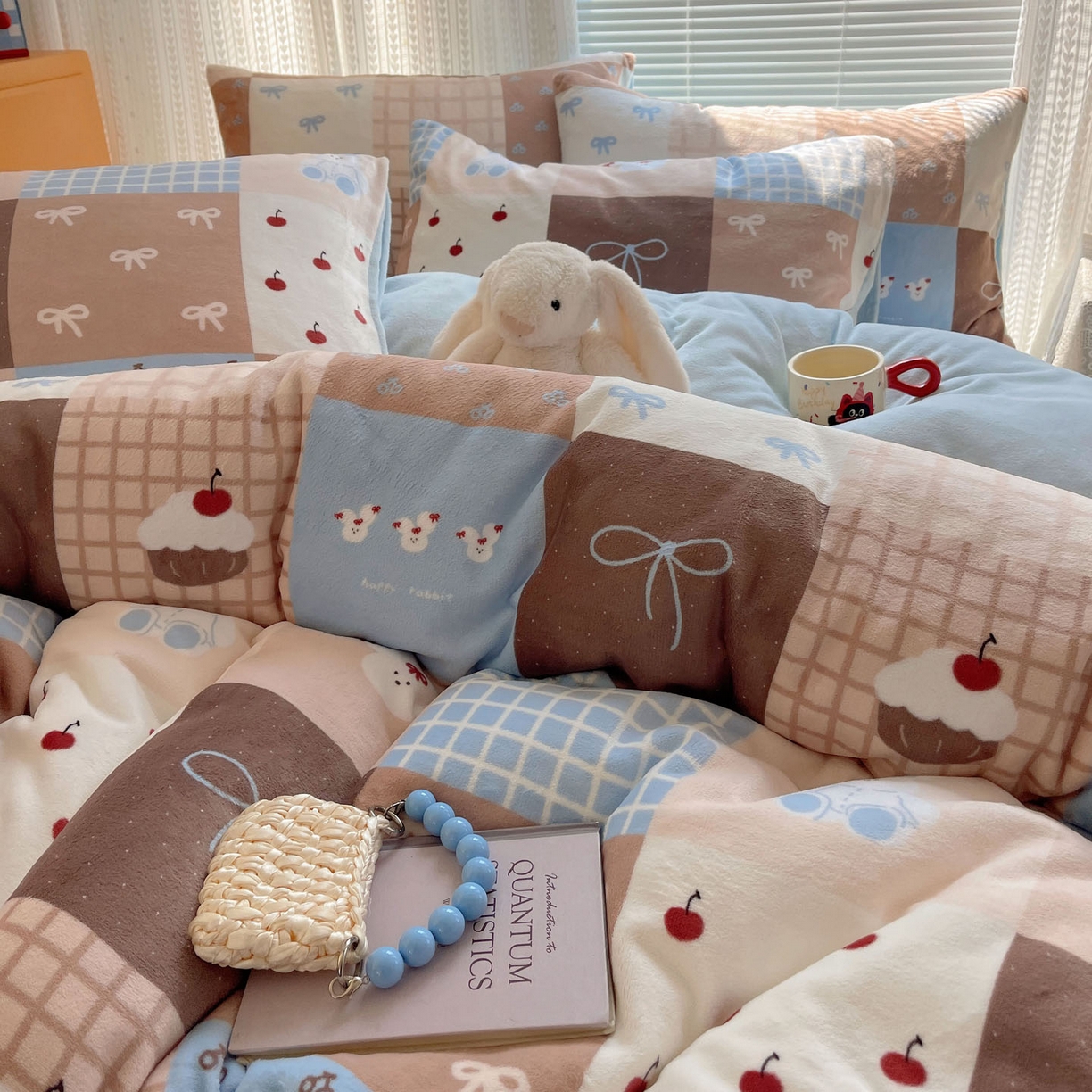 91家纺网 家纺一手货源 找家纺 六巷胡同 2025新款INS卡通A类200克牛奶绒基础款四件套（第一系） 基础款-格子美拉兔